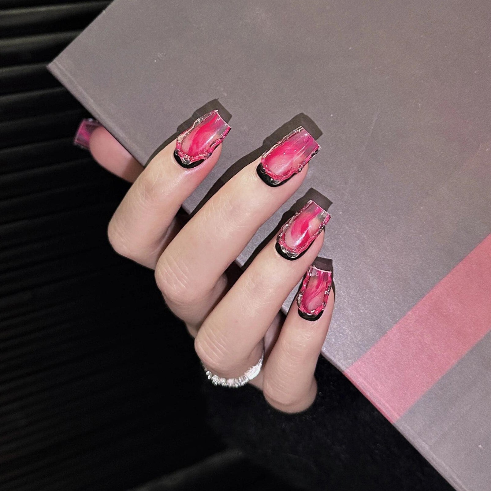 Siva Nail, Pink Fission, Edgy Style Handgemachte Nagelpresse