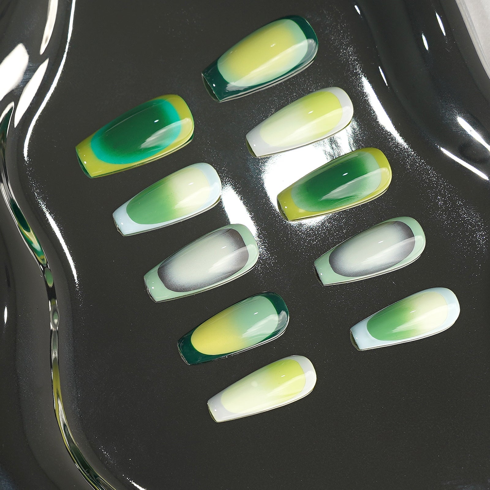 Siva Nail, Summer Hill, Erdiges Ombre, handgemachtes Aufdrücken von Nägeln