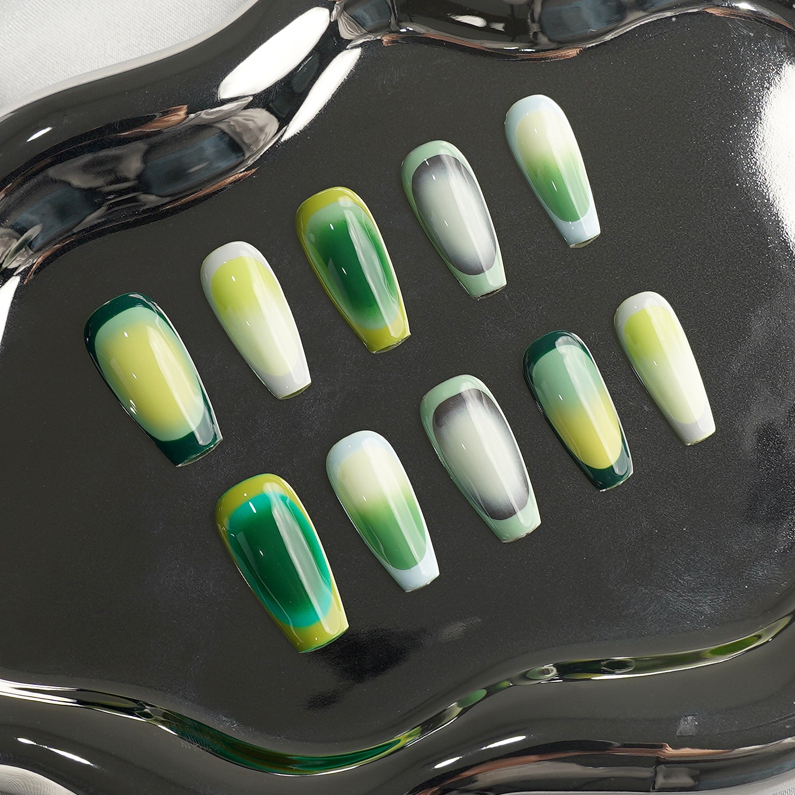 Siva Nail, Summer Hill, Erdiges Ombre, handgemachtes Aufdrücken von Nägeln