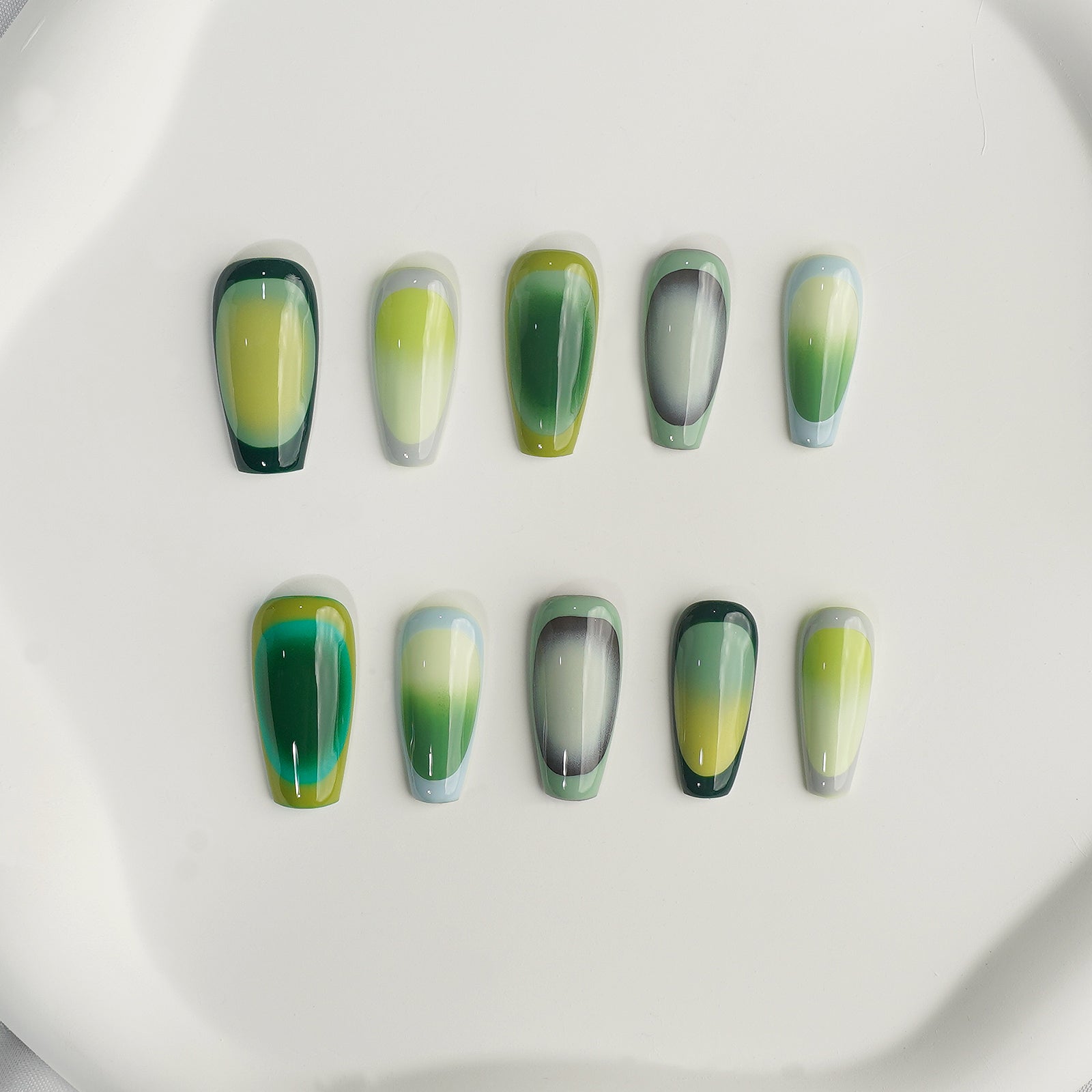 Siva Nail, Summer Hill, Erdiges Ombre, handgemachtes Aufdrücken von Nägeln