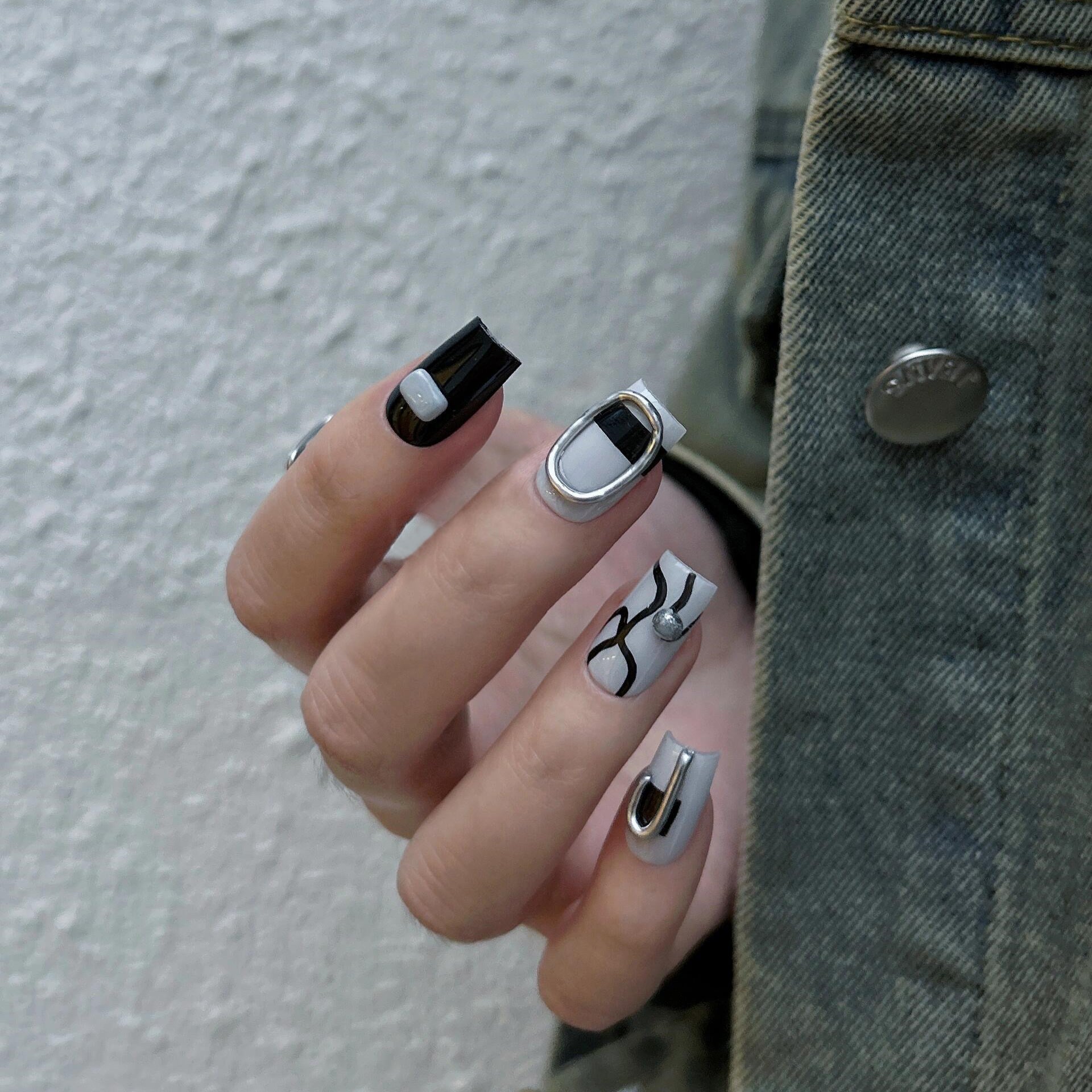 Siva Nail, Mono Luxe, handgefertigter Press-on-Nägel im modernen Stil