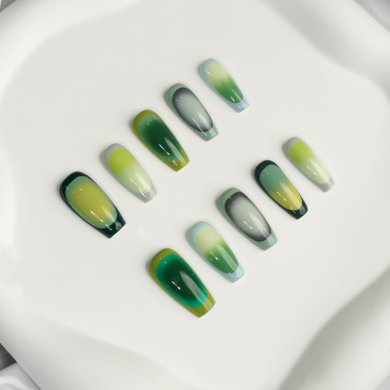 Siva Nail, Summer Hill, Erdiges Ombre, handgemachtes Aufdrücken von Nägeln