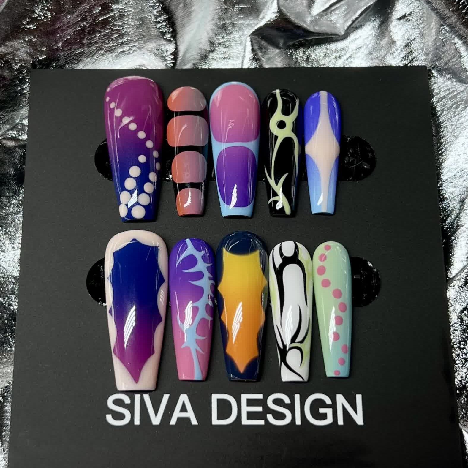 Siva Nail, Pop Art Pizzazz, lebendiger Glamour, handgemachtes Aufdrücken von Nägeln