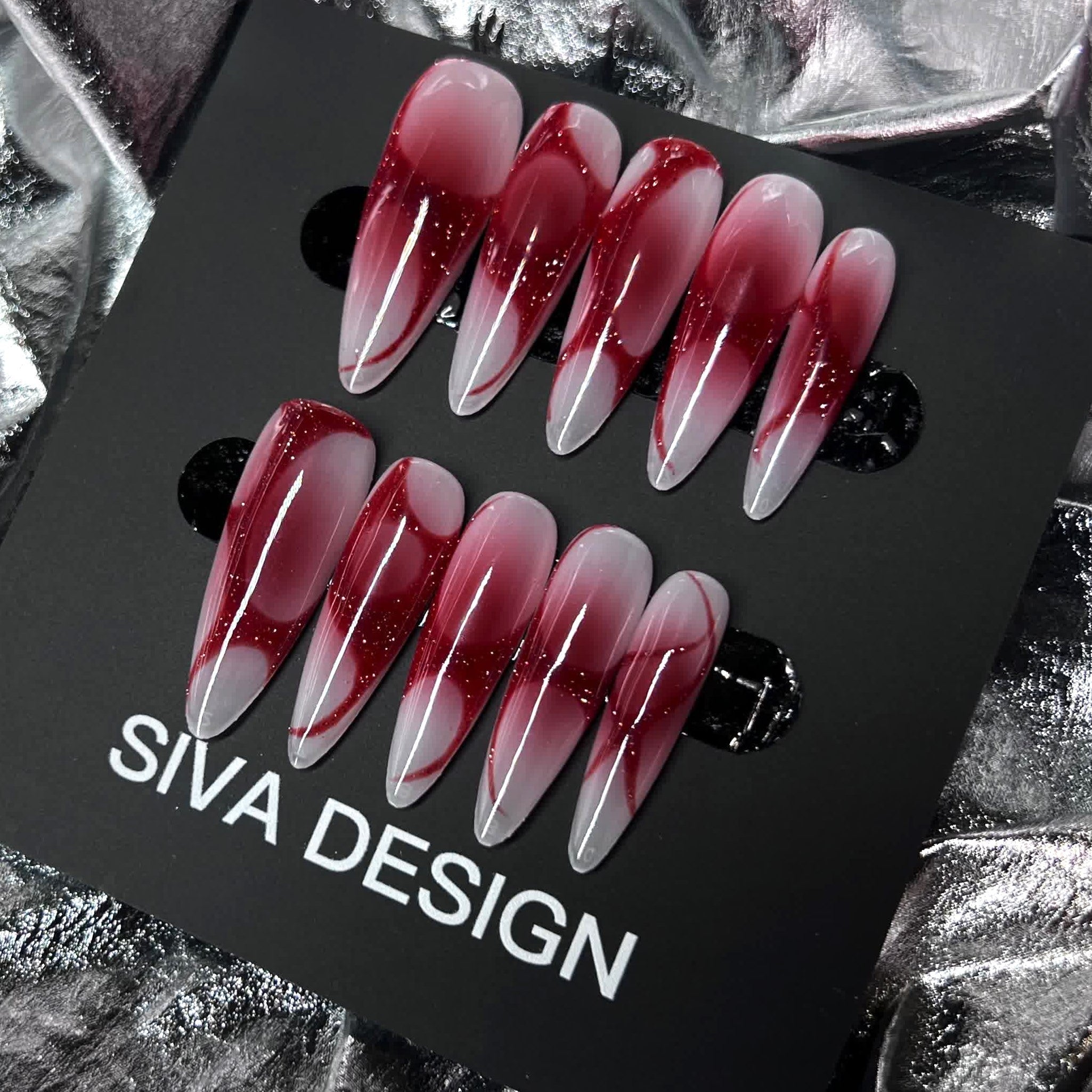 Siva Nail, Burgunderrote Wellen, elegantes rotes Ombre, handgemachtes Aufdrücken von Nägeln