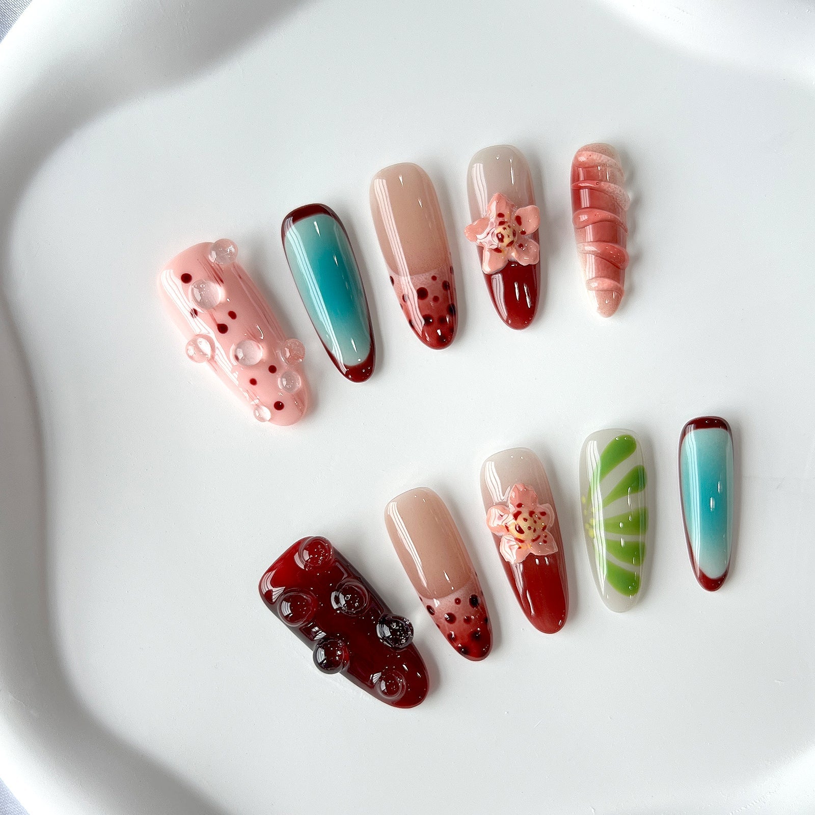 Siva Nail, Whimsical Bloom, Künstlerisches Floral, handgemachtes Aufdrücken von Nägeln