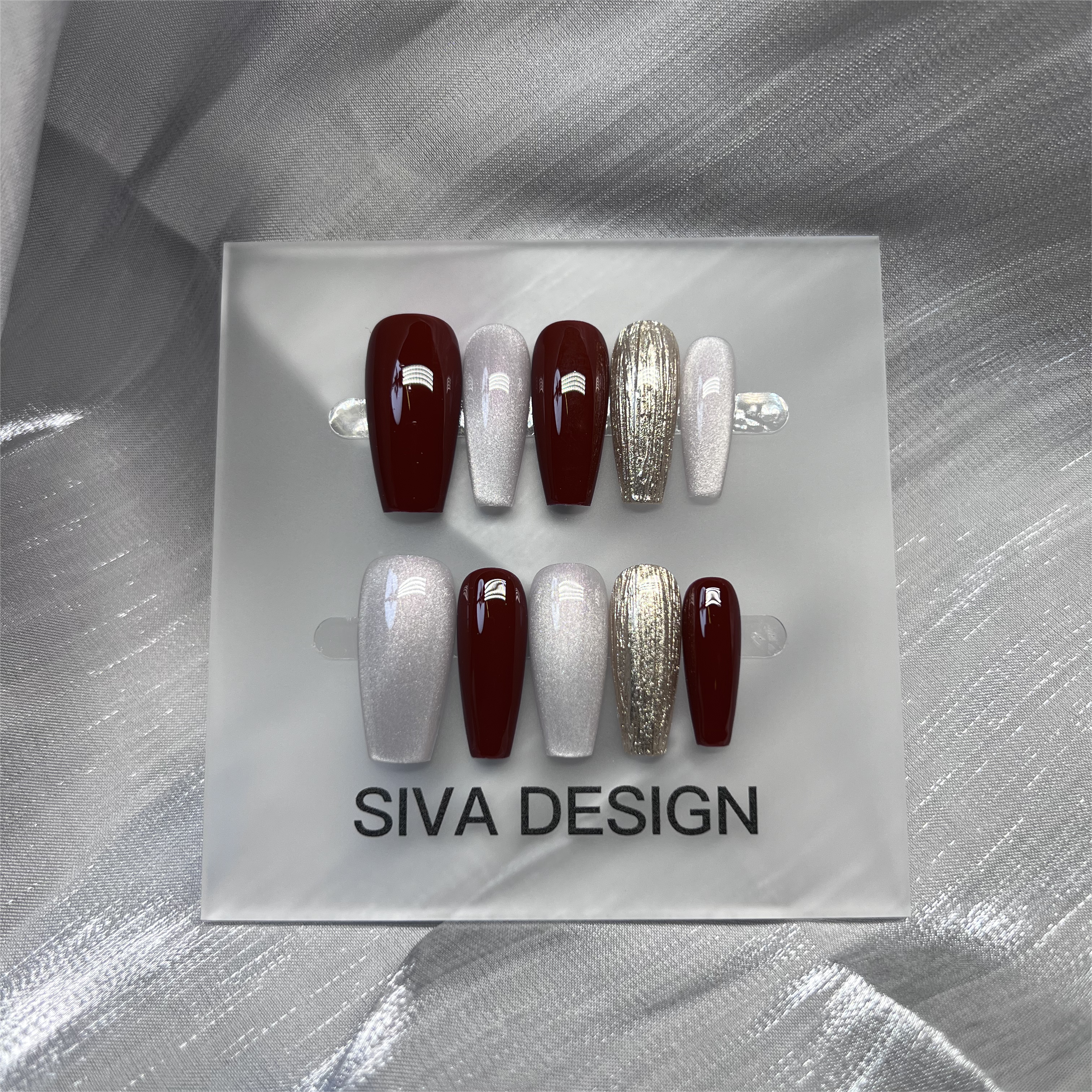 Siva Nail, Goldene Stunde, Schimmernder Feiertag, handgemachtes Aufdrücken von Nägeln