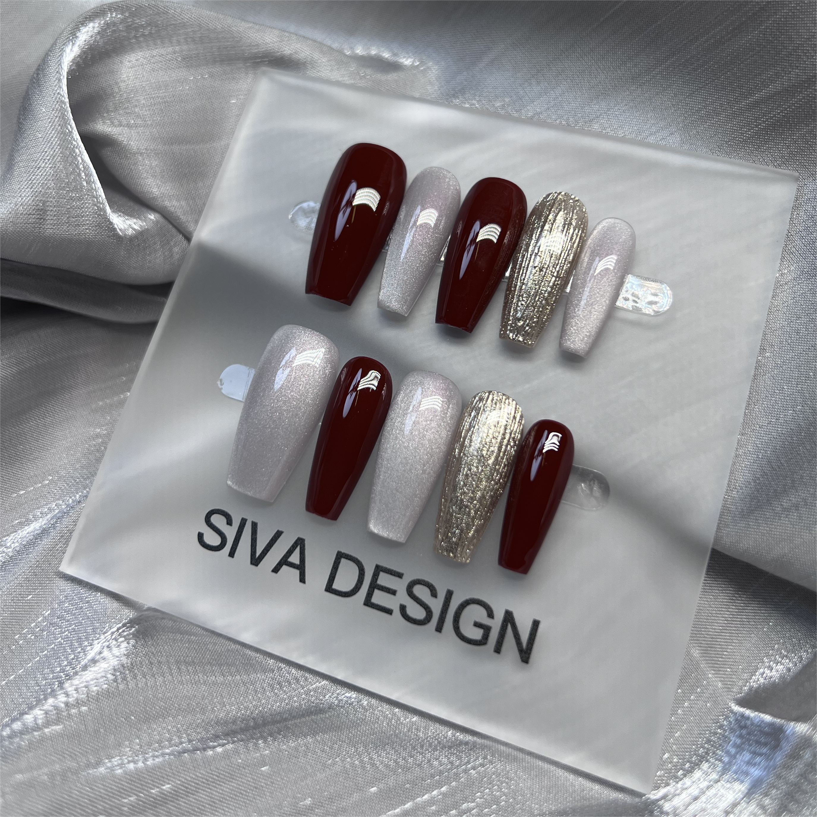 Siva Nail, Goldene Stunde, Schimmernder Feiertag, handgemachtes Aufdrücken von Nägeln