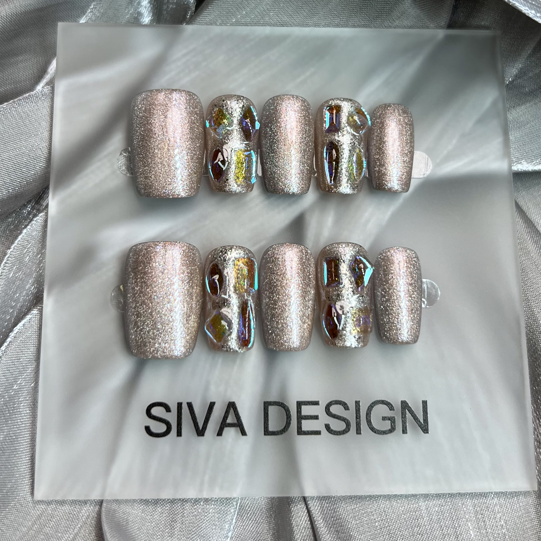 Siva Nail, Velvet Rush, Luxe Sparkle, handgemachte Nagelpresse