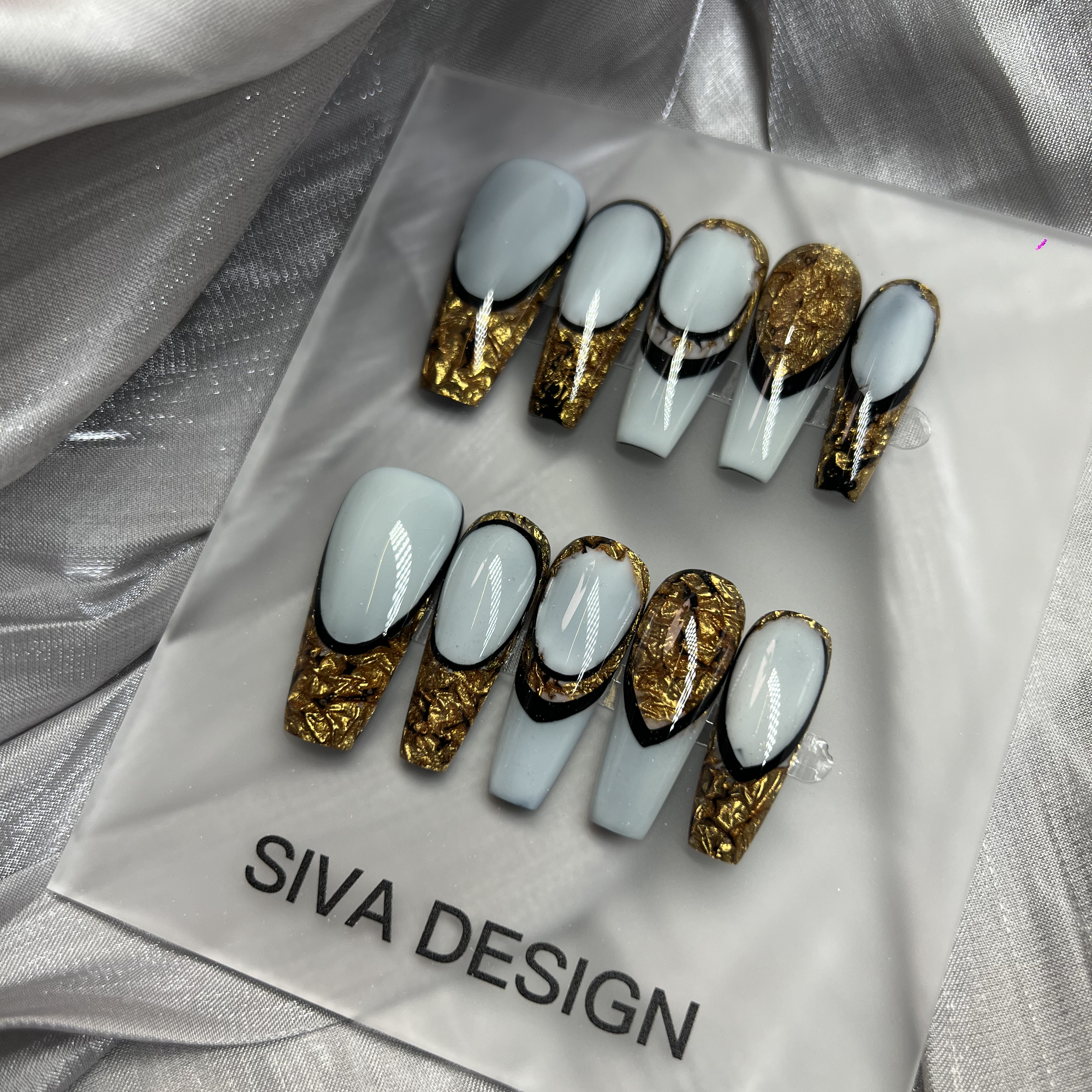 Siva Nail, Goldstaub, French, Luxuriöse Goldfolie, handgemachtes Aufdrücken von Nägeln