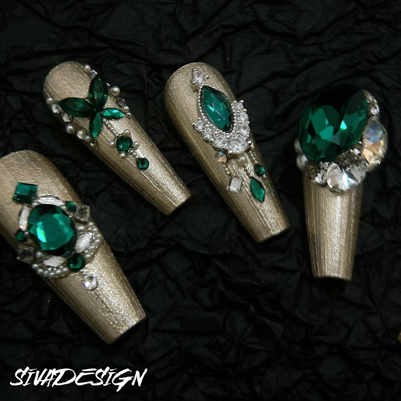 Siva Nail, Emerald Elegance, handgemachte Nagelpresse im Juwelenstil