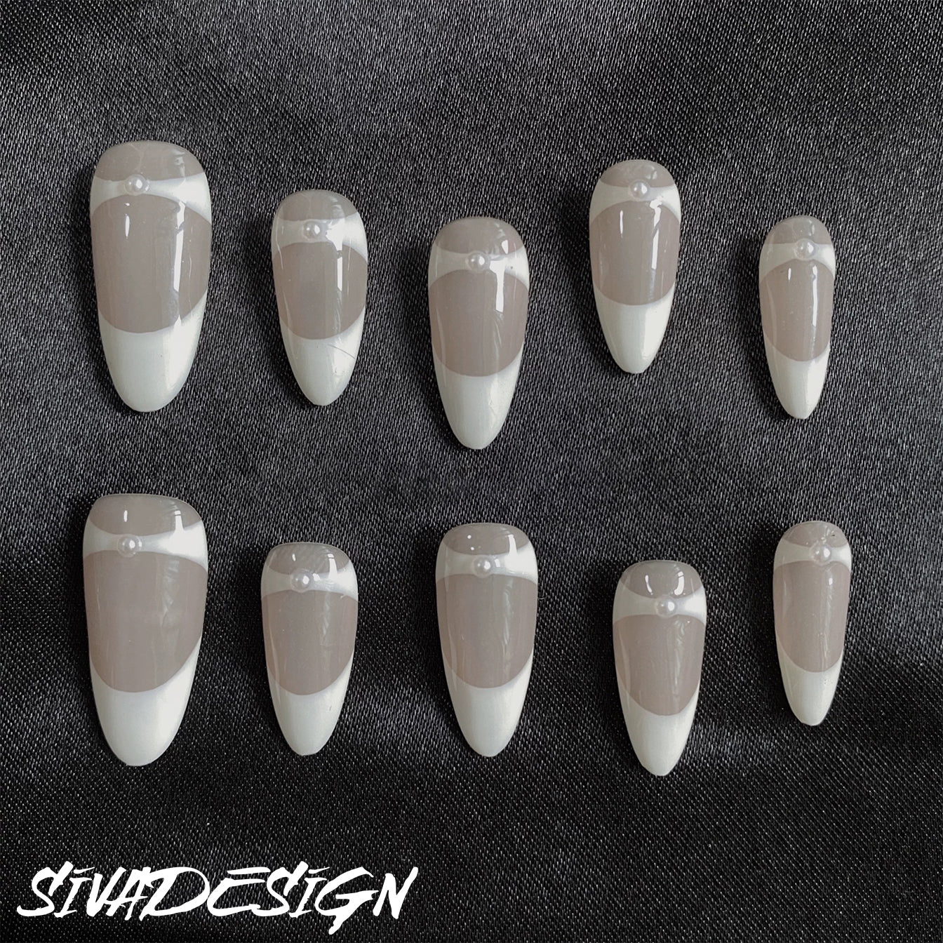 Siva Nail, Latte Layers, minimalistisches handgemachtes Aufdrücken von Nägeln