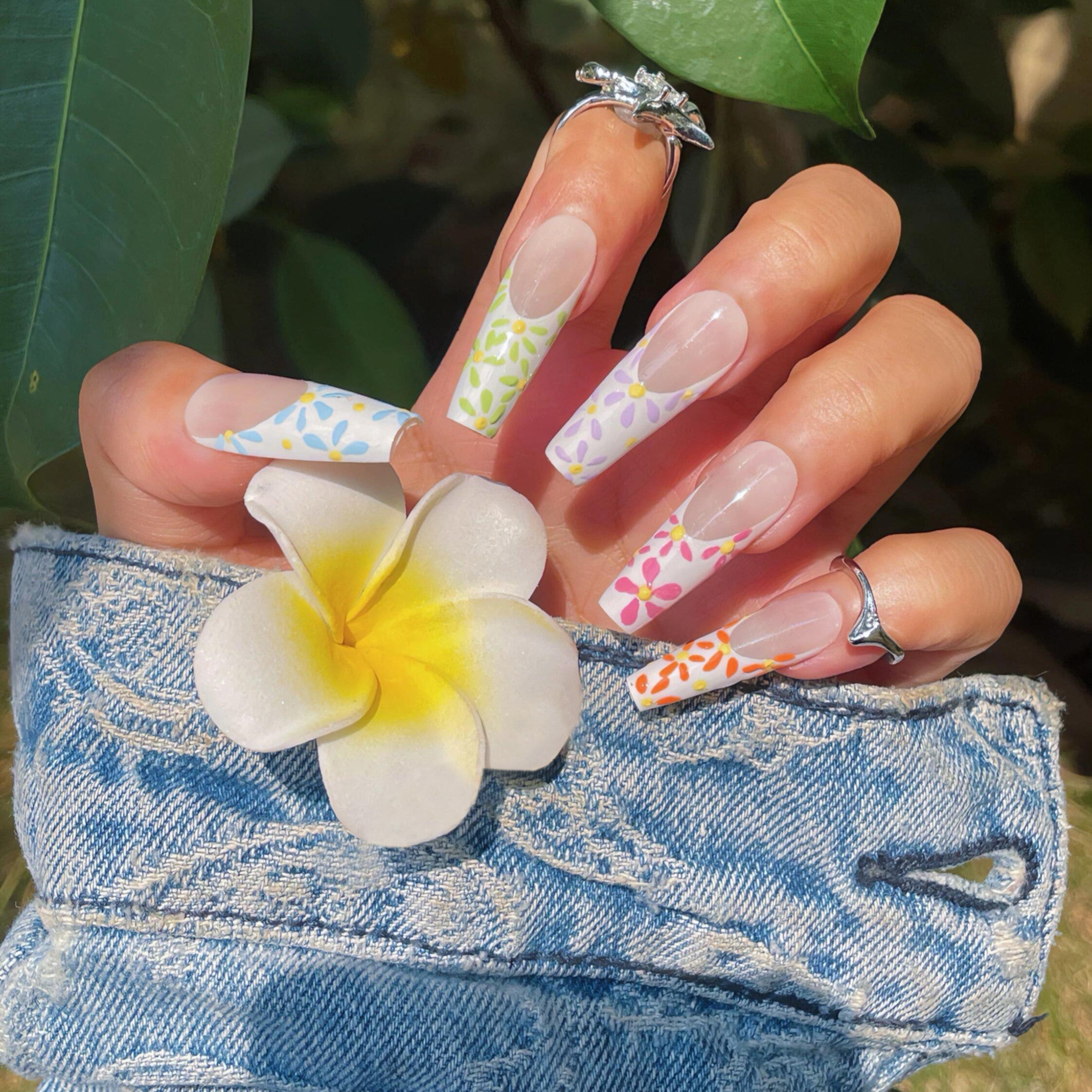 Siva Nail, Frühlingssonate, Lebendiges Floral, handgemachtes Aufdrücken von Nägeln