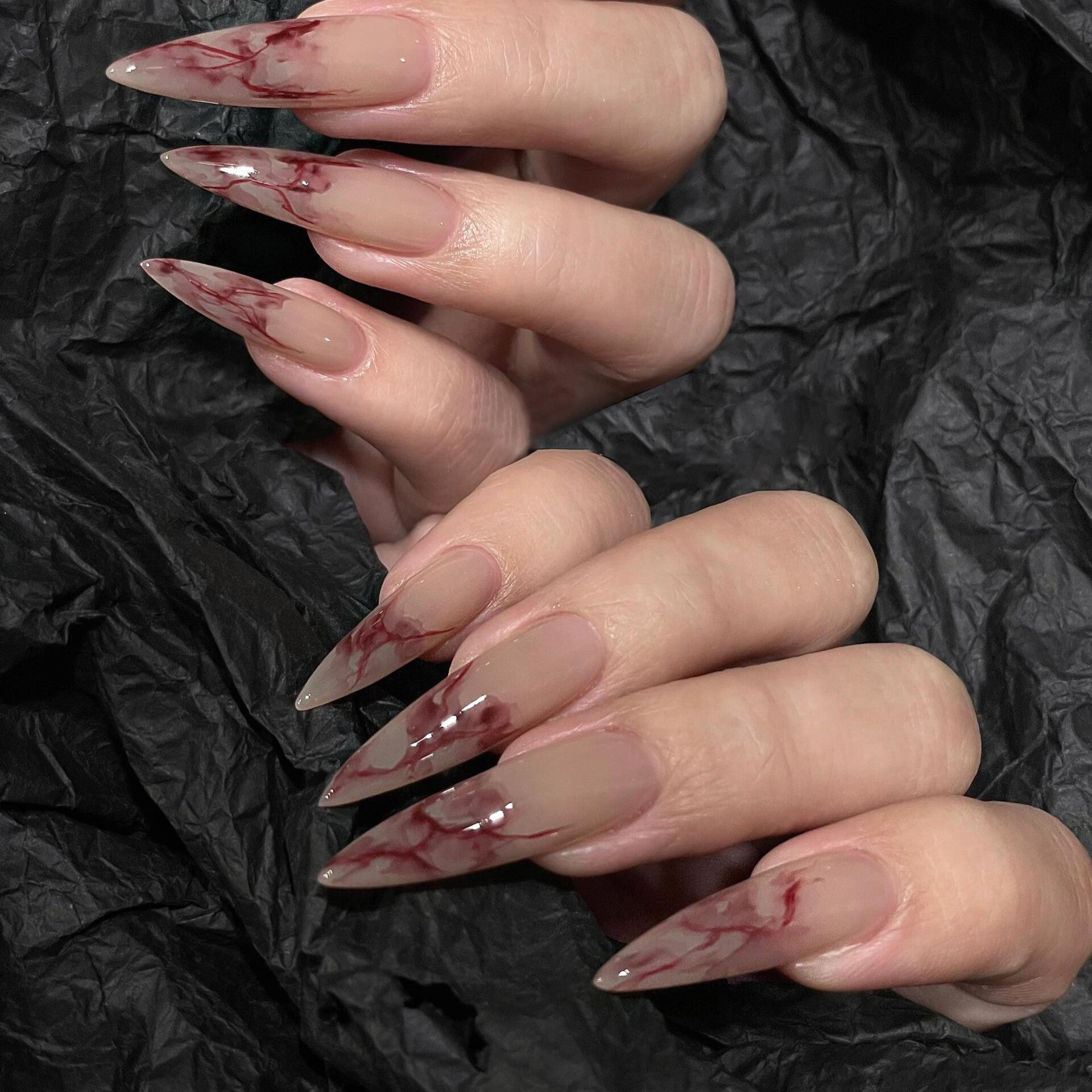 Siva Nail, Blood Moon Mystique, Dark Enchantment, handgemachte Nagelpresse