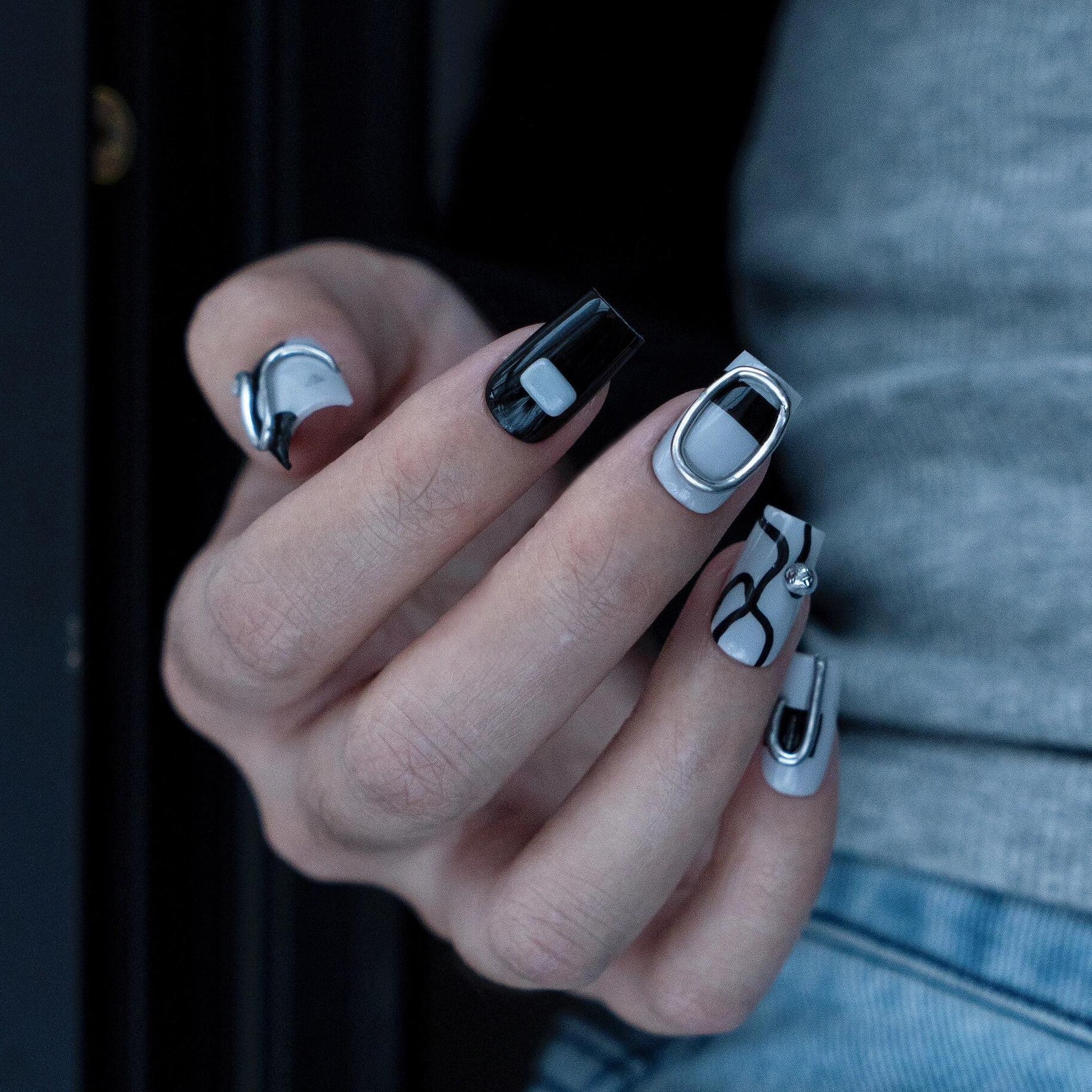 Siva Nail, Mono Luxe, handgefertigter Press-on-Nägel im modernen Stil