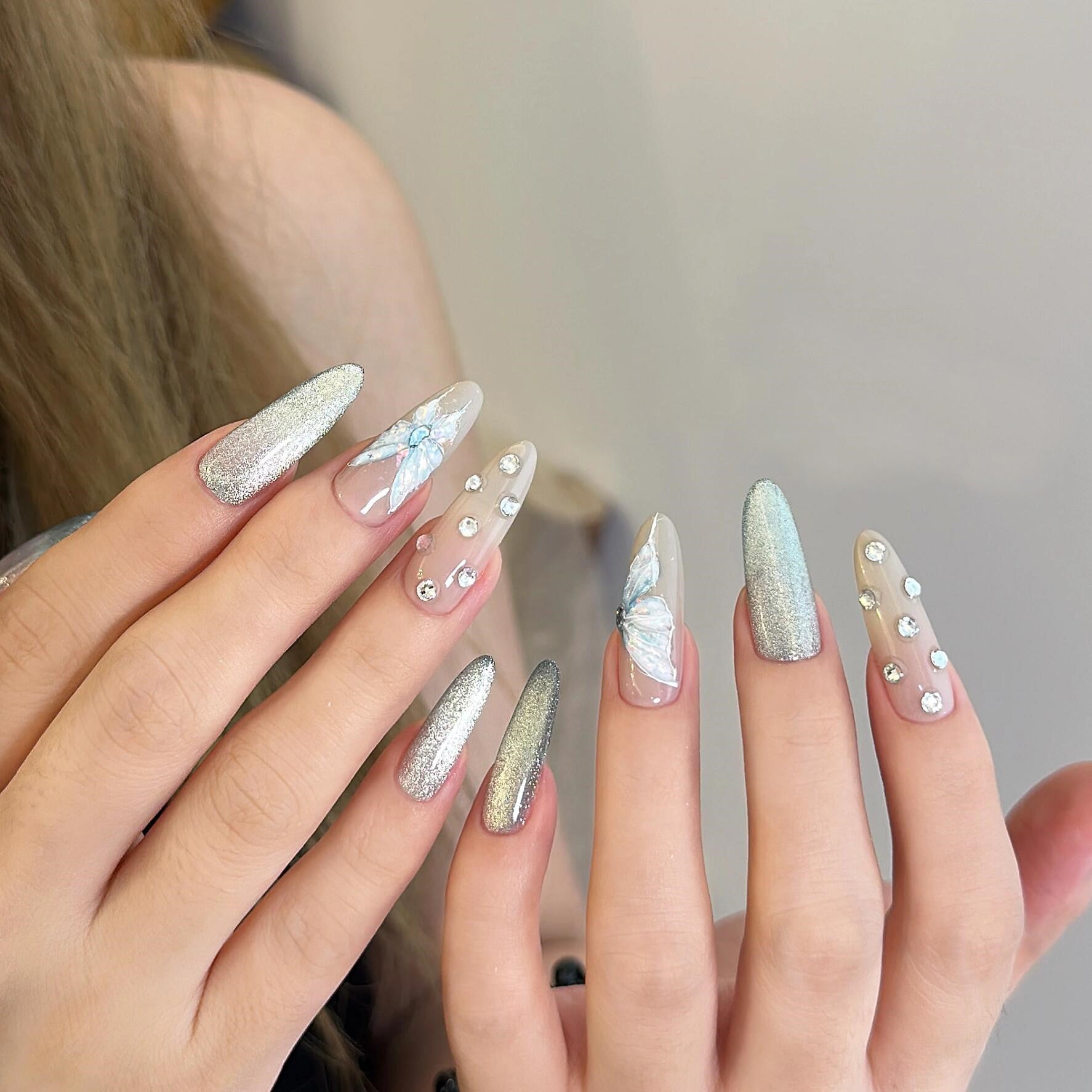 Siva Nail, Dazzle Dust, Schimmer-Stil, handgemachtes Aufdrücken von Nägeln