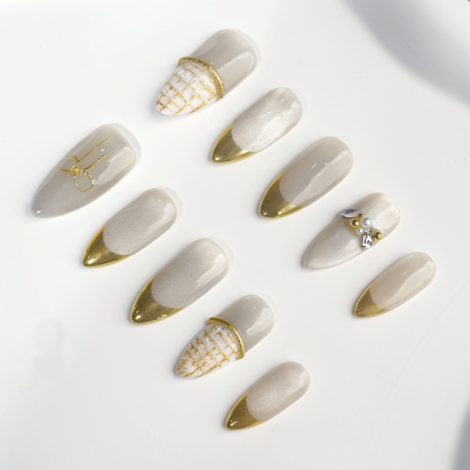 Siva Nail, Creamy Chateau, eleganter französischer Perlenakzent, handgemachtes Aufdrücken von Nägeln