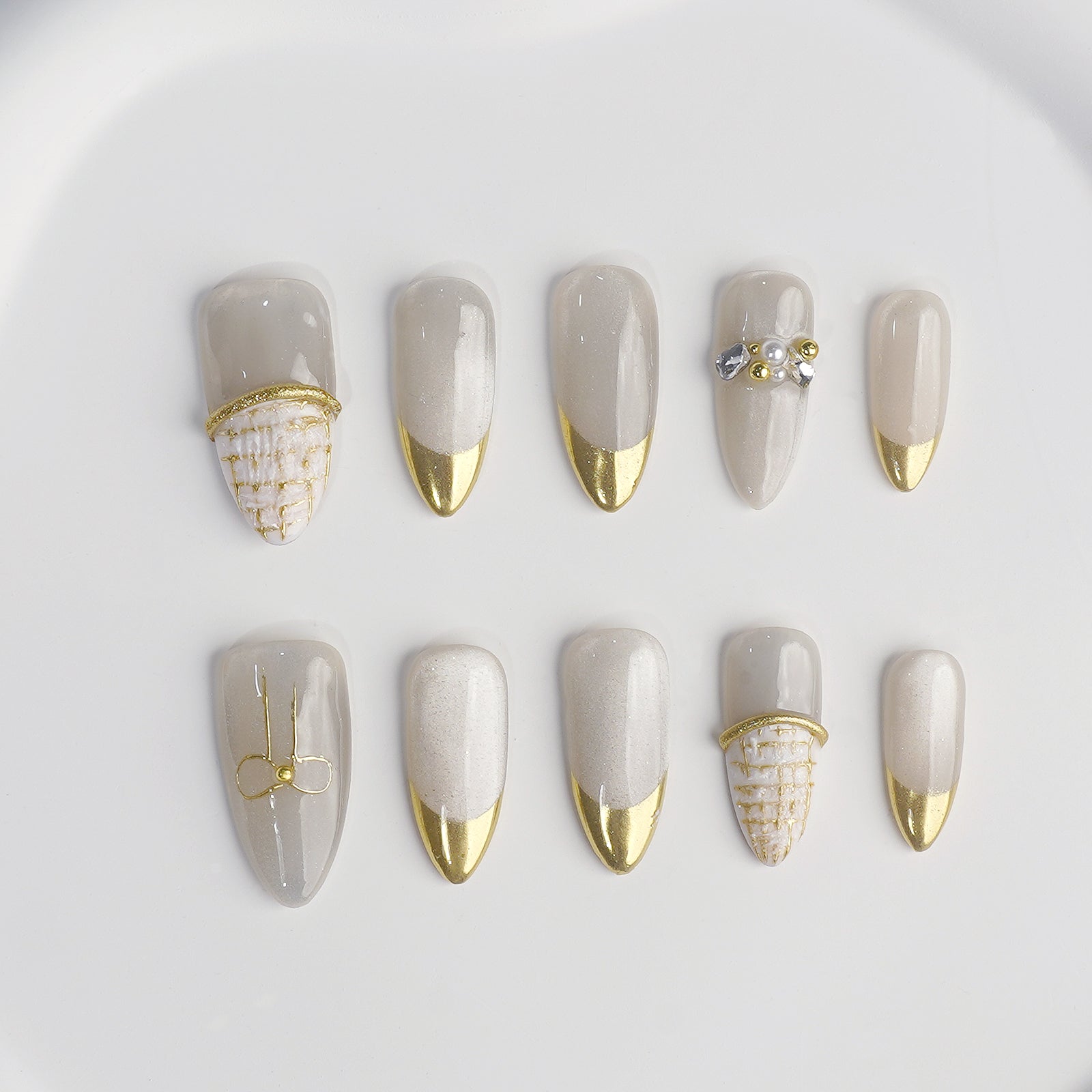 Siva Nail, Creamy Chateau, eleganter französischer Perlenakzent, handgemachtes Aufdrücken von Nägeln