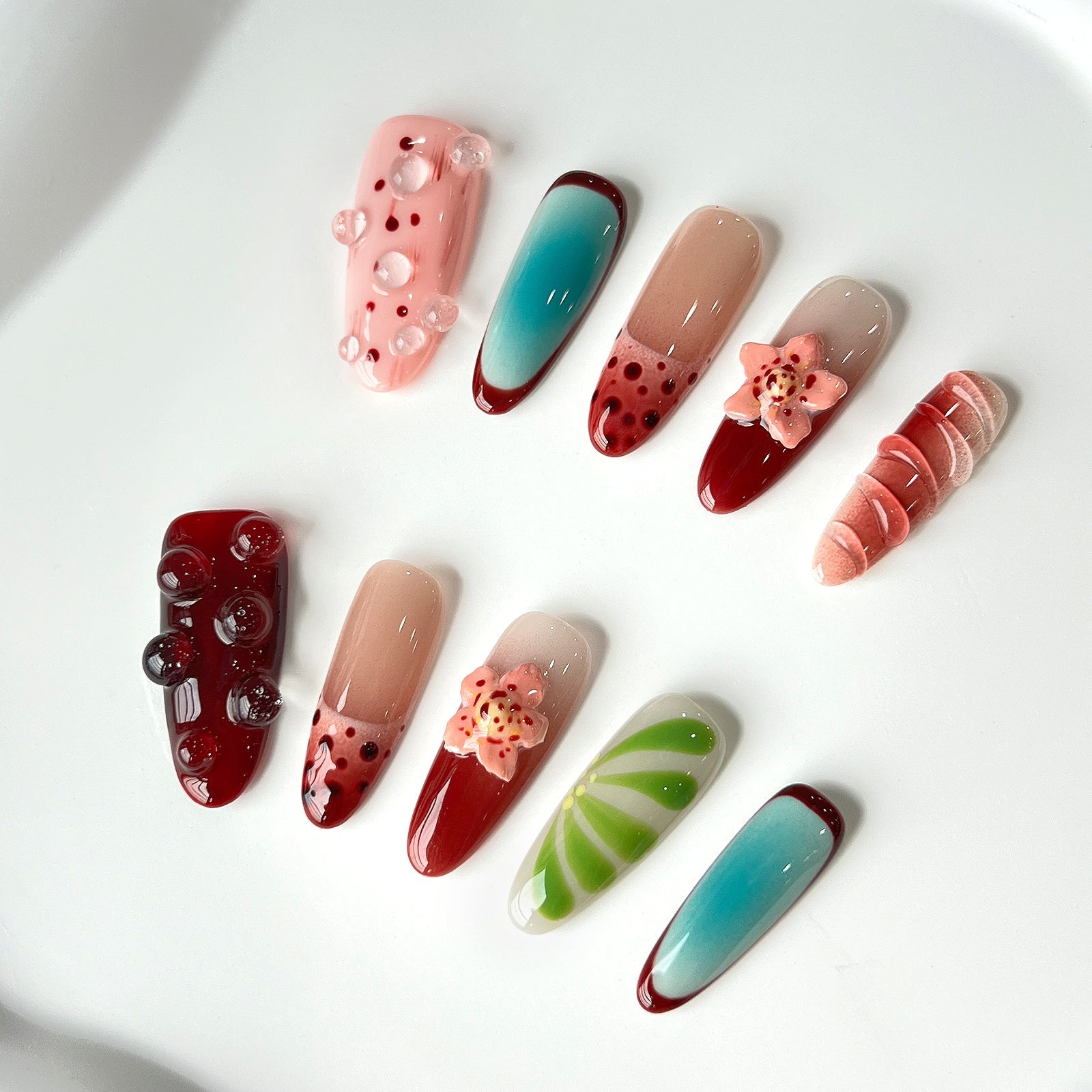 Siva Nail, Whimsical Bloom, Künstlerisches Floral, handgemachtes Aufdrücken von Nägeln