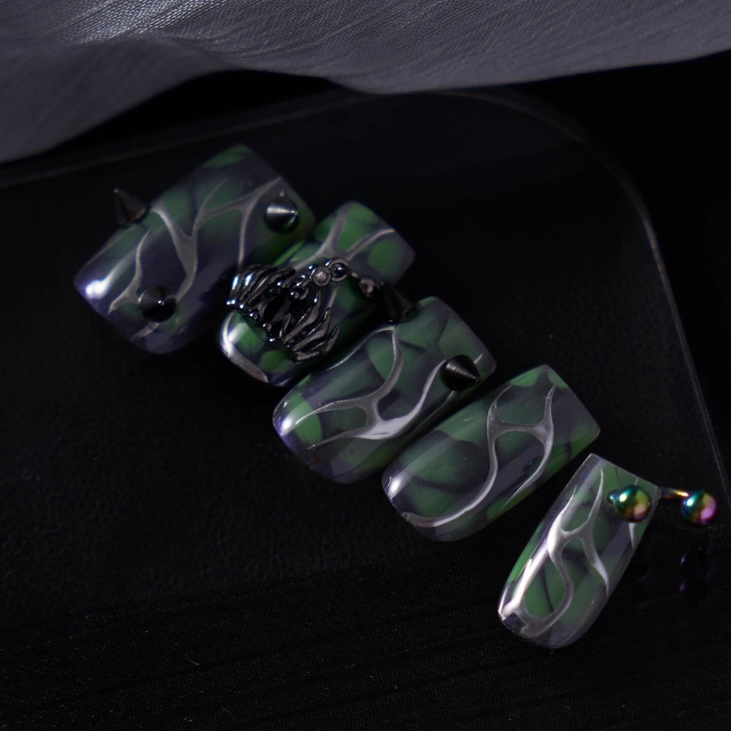 Siva Nail, Verde Vibe, Forest Metallic, handgemachte Nagelpresse