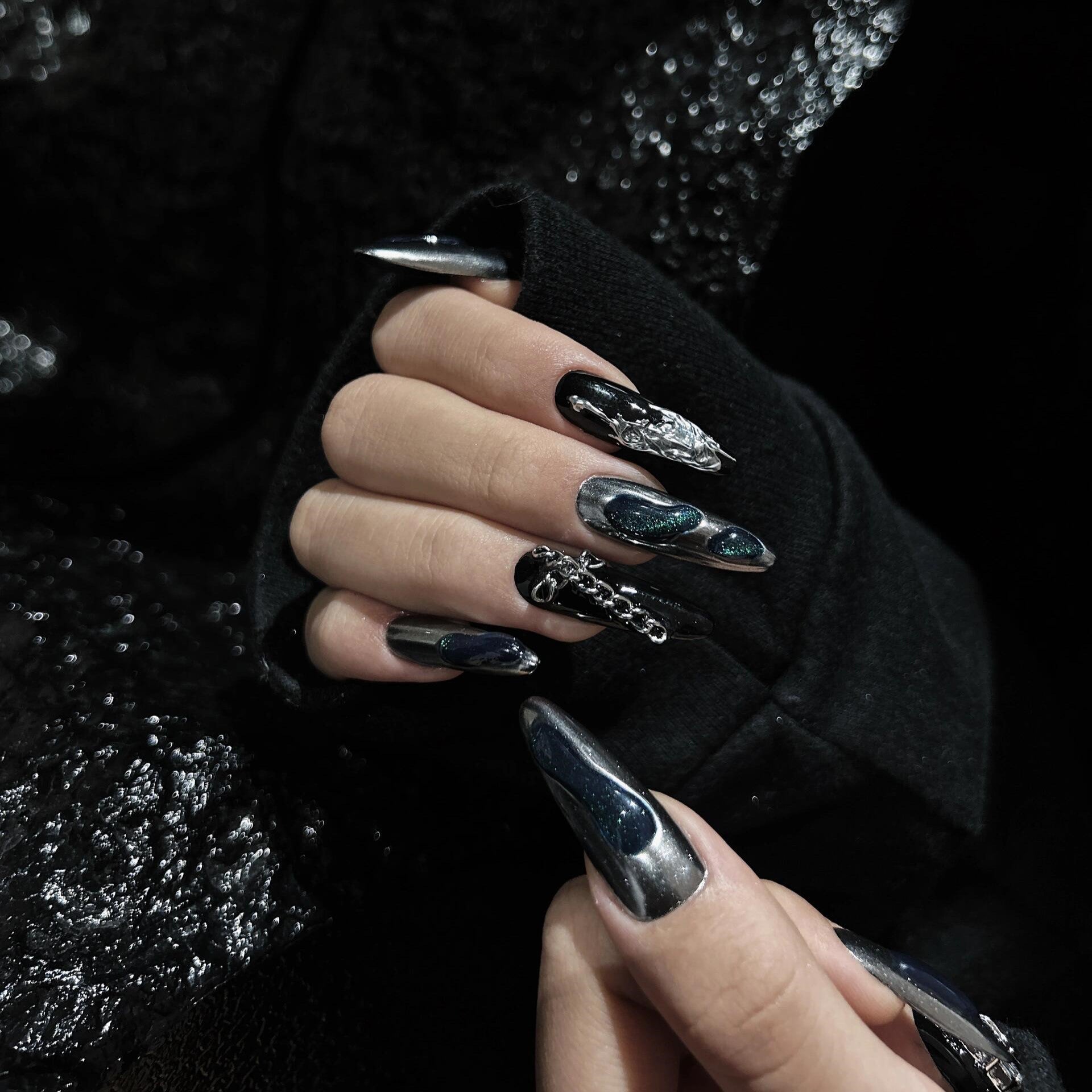 Siva Nail, Nachtkette, Edgy Elegance, handgemachte Nagelpresse