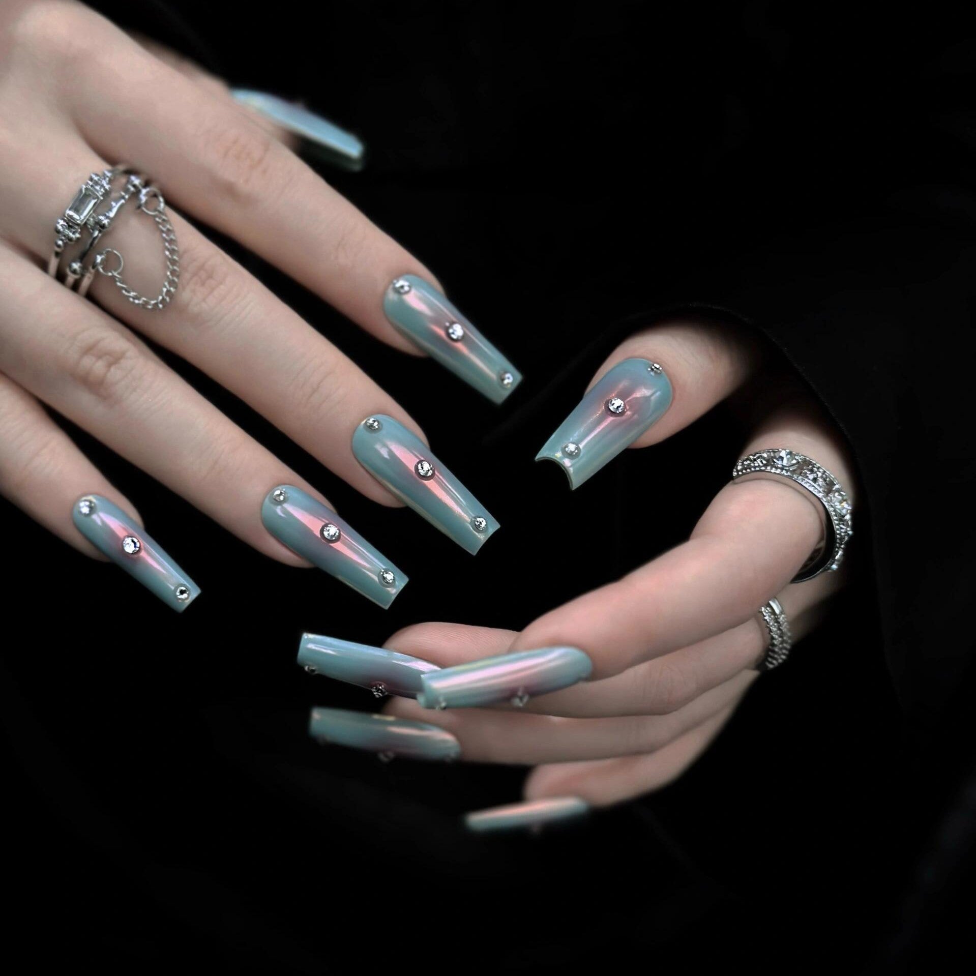 Siva Nail, Cyan Mist, Verträumte Eleganz, handgemachte Nagelpresse