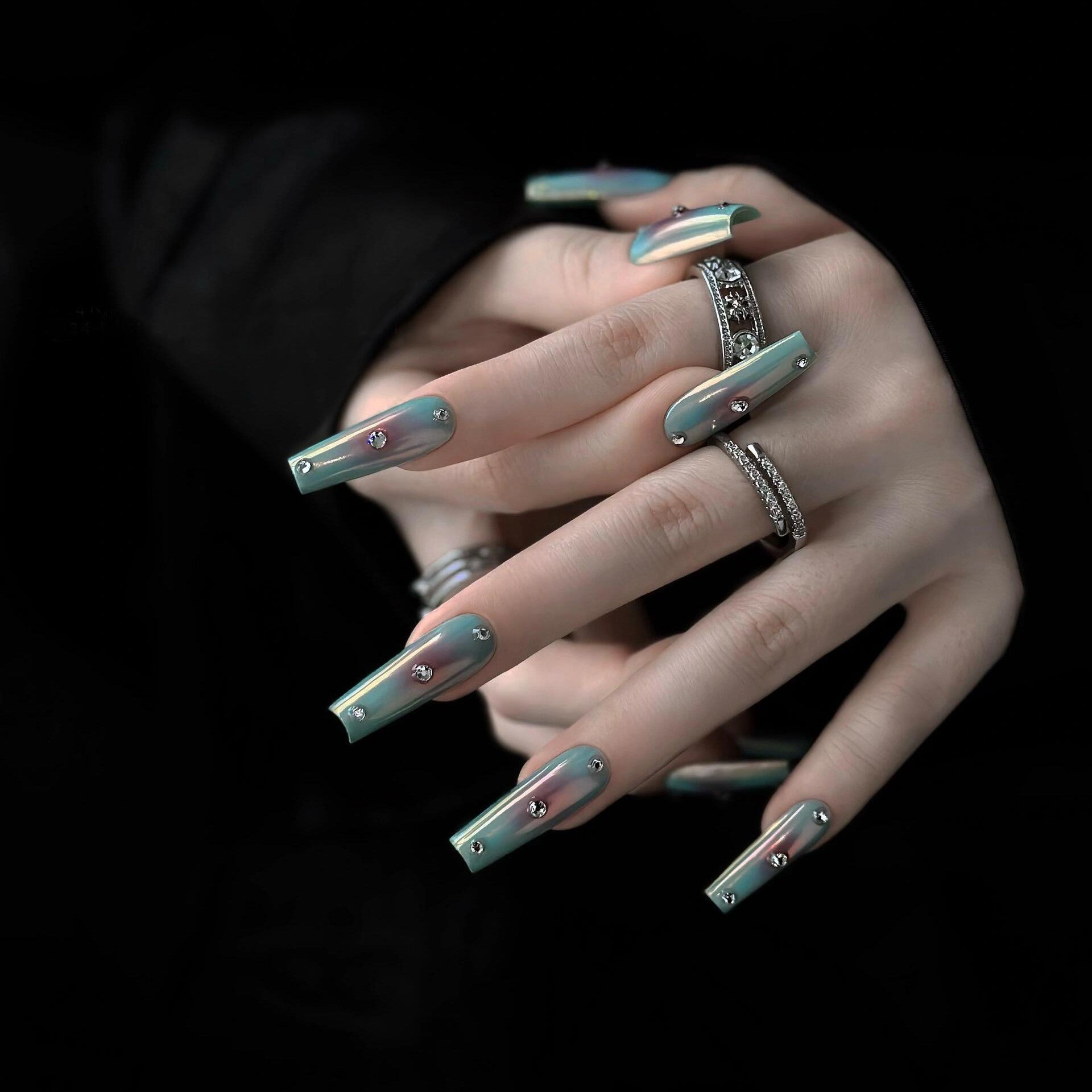 Siva Nail, Cyan Mist, Verträumte Eleganz, handgemachte Nagelpresse