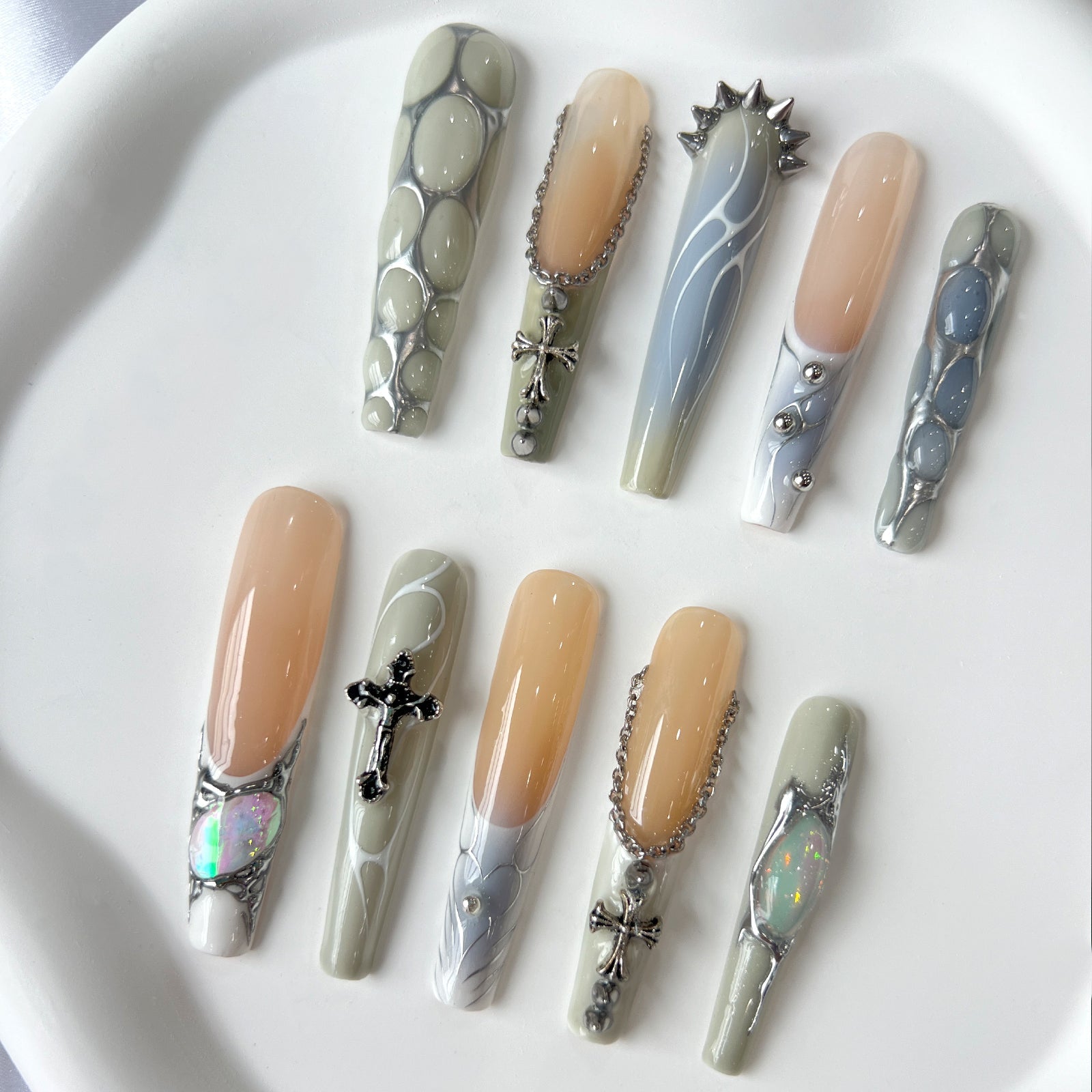 Siva Nail, Mystisches Kreuz, Gothic Chic, handgemachte Nagelpresse