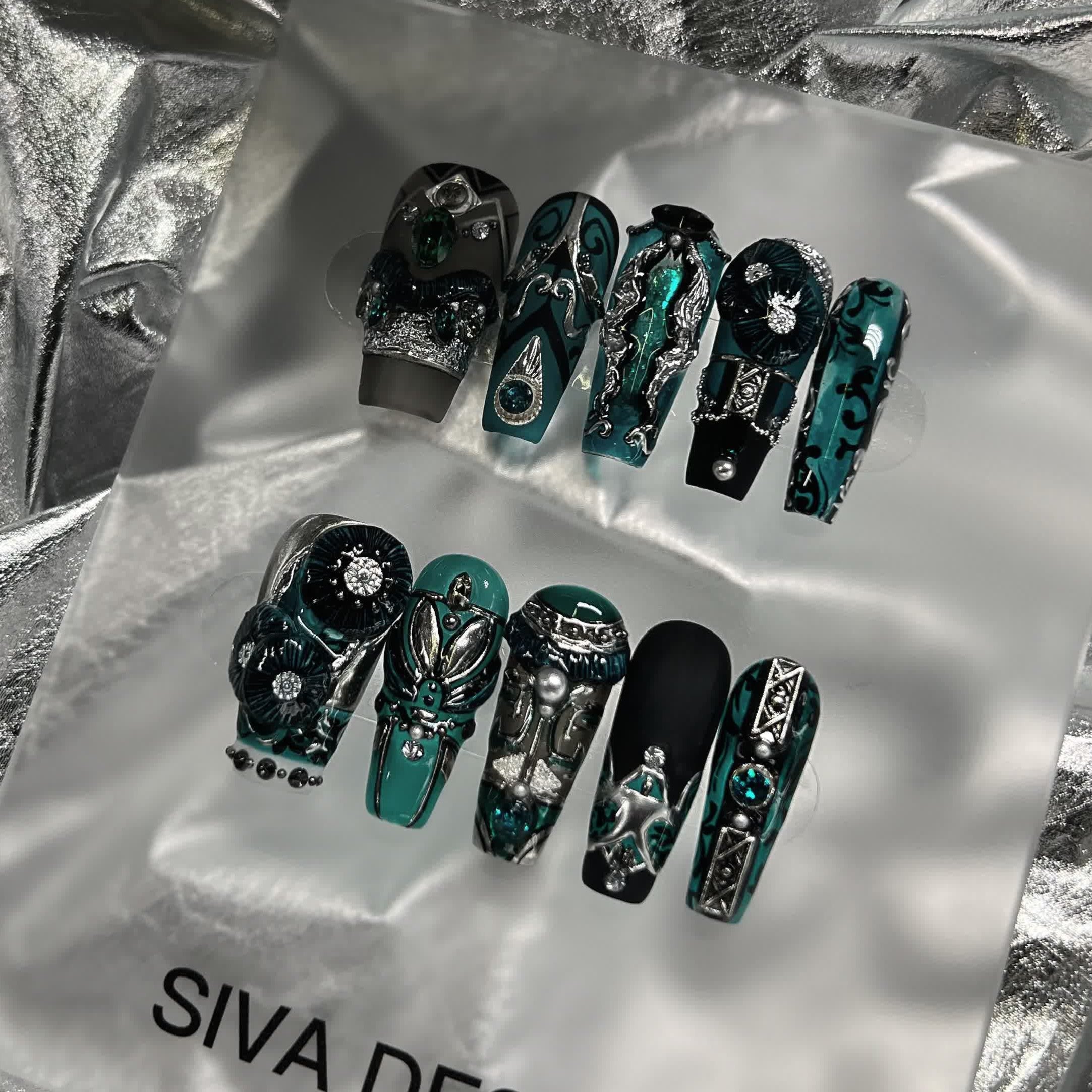 Siva Nail, Smaragdverzauberung, Gothic Handgemachte Nagelpresse