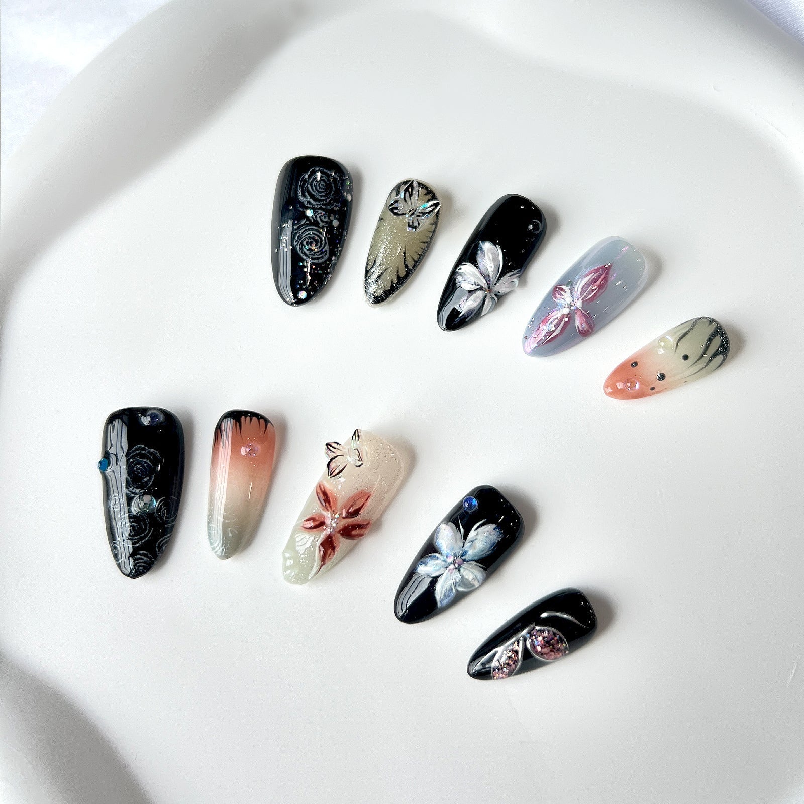 Siva Nail, Twilight Blossom, Künstlerisches Floral, handgemachtes Aufdrücken von Nägeln