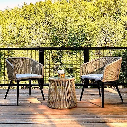 3-teiliges Gartenmöbel-Set – Handgeflochtenes Rattan-Bistroset mit wasserdichten Kissen, Tisch mit gehärteter Glasplatte, Outdoor-Lounge-Set für Terrasse & Balkon, Braun & Hellgrau