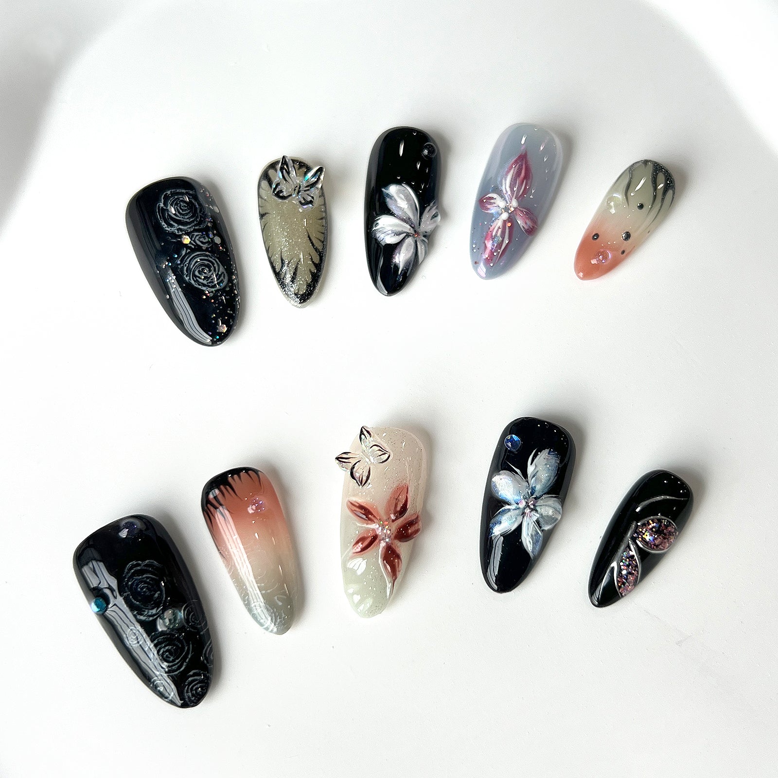 Siva Nail, Twilight Blossom, Künstlerisches Floral, handgemachtes Aufdrücken von Nägeln