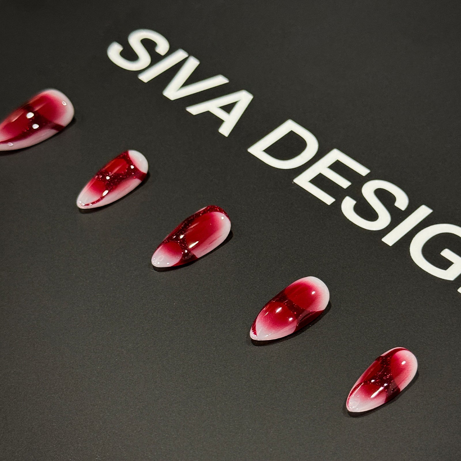 Siva Nail, Burgunderrote Wellen, elegantes rotes Ombre, handgemachtes Aufdrücken von Nägeln