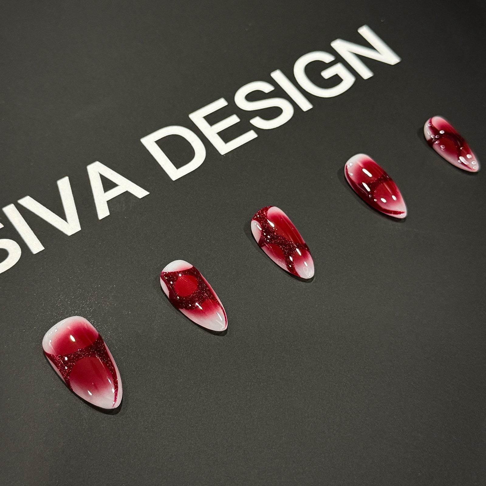 Siva Nail, Burgunderrote Wellen, elegantes rotes Ombre, handgemachtes Aufdrücken von Nägeln