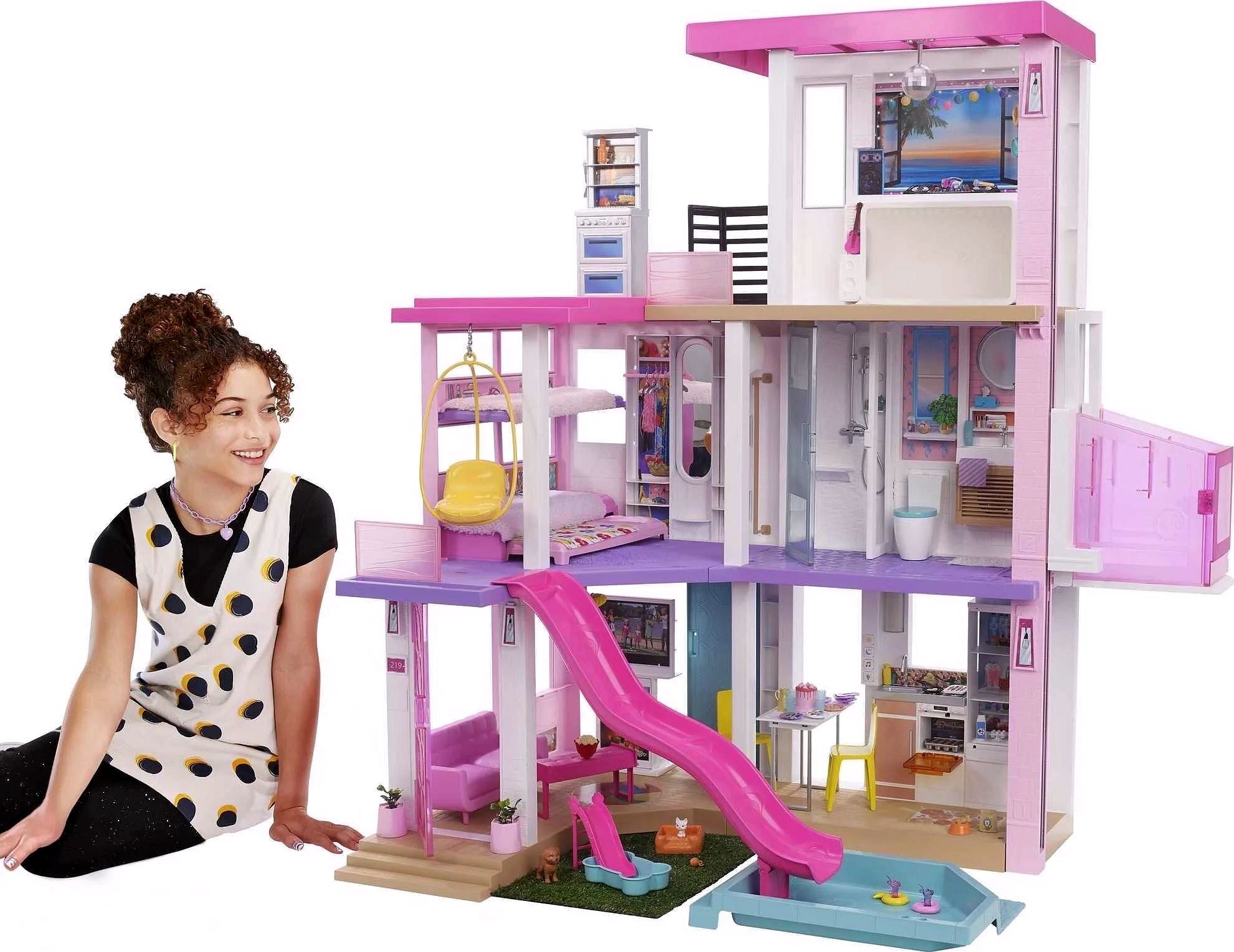 Barbie DreamHouse Spielset mit 10 Spielbereichen, über 75 Möbel- & Zubehörteilen, Licht & Sound
