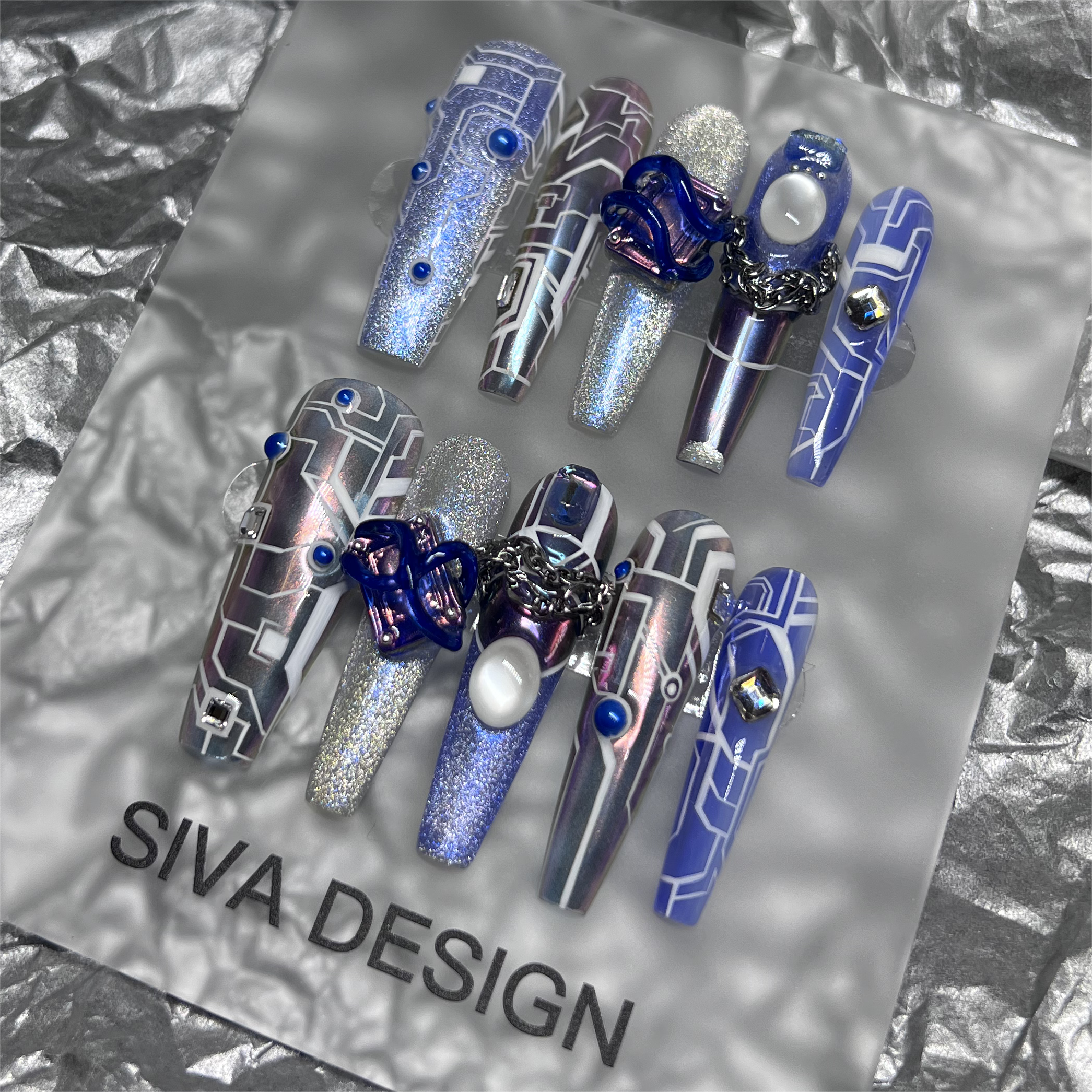 Siva Nail, Cyber ​​Balance, handgemachter Press-on-Nägel im futuristischen Stil