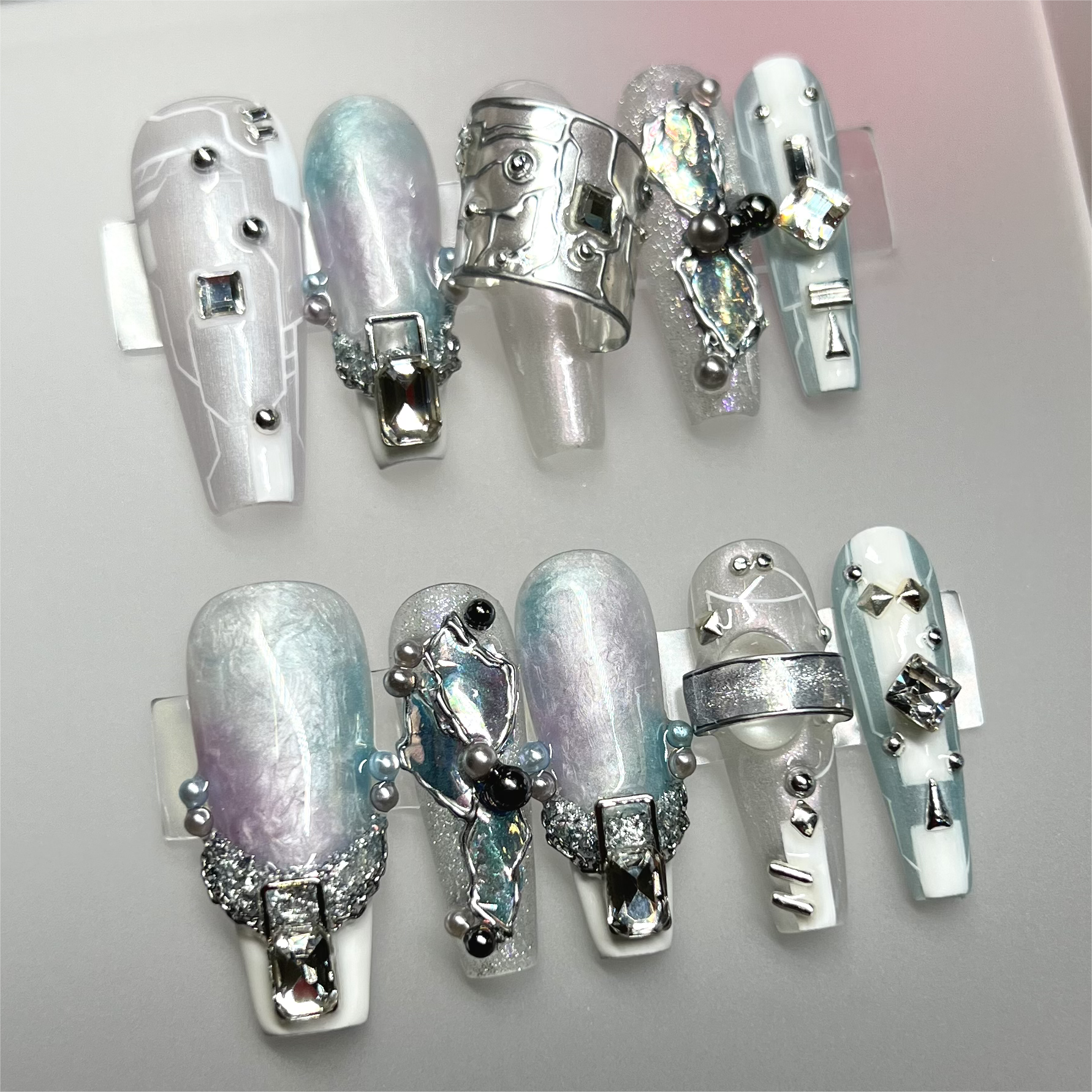 Siva Nail, Galactic Glimmer (Pink), handgefertigter Press-on-Nägel im futuristischen Stil