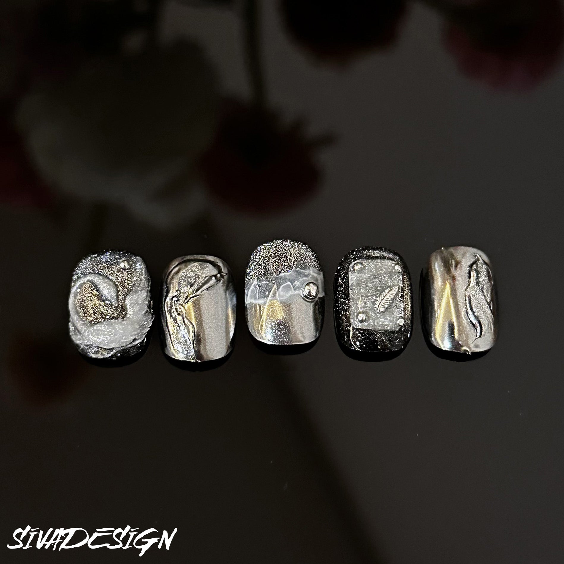 Siva Nail, Mondfinsternis, Metallic handgefertigtes Aufdrücken von Nägeln