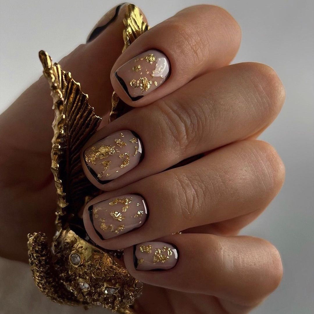 Siva Nail, Regal Majesty, Gold Akzent Flair, handgemachtes Aufdrücken von Nägeln