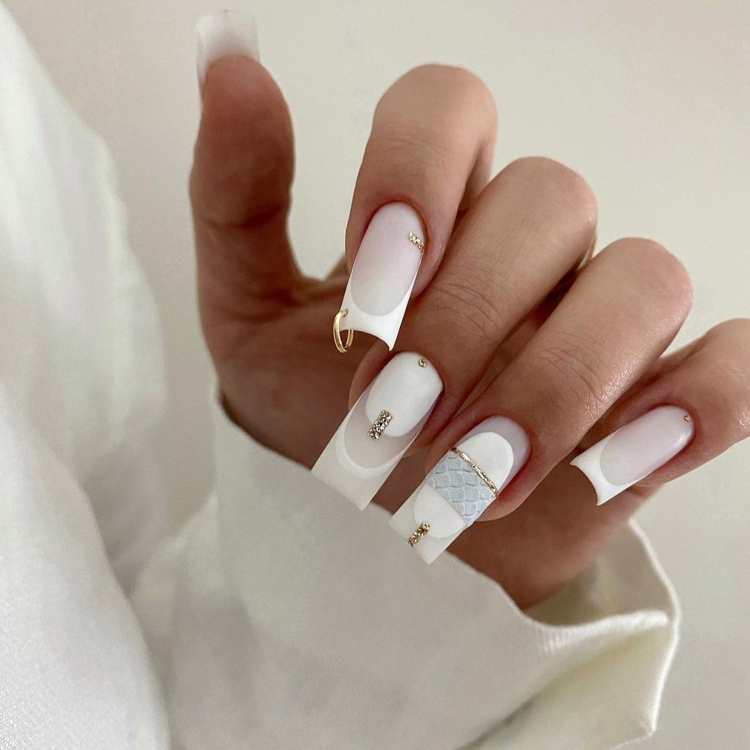 Siva Nail, Purity, elegante weiße French Tip, handgemachte Nagelpresse