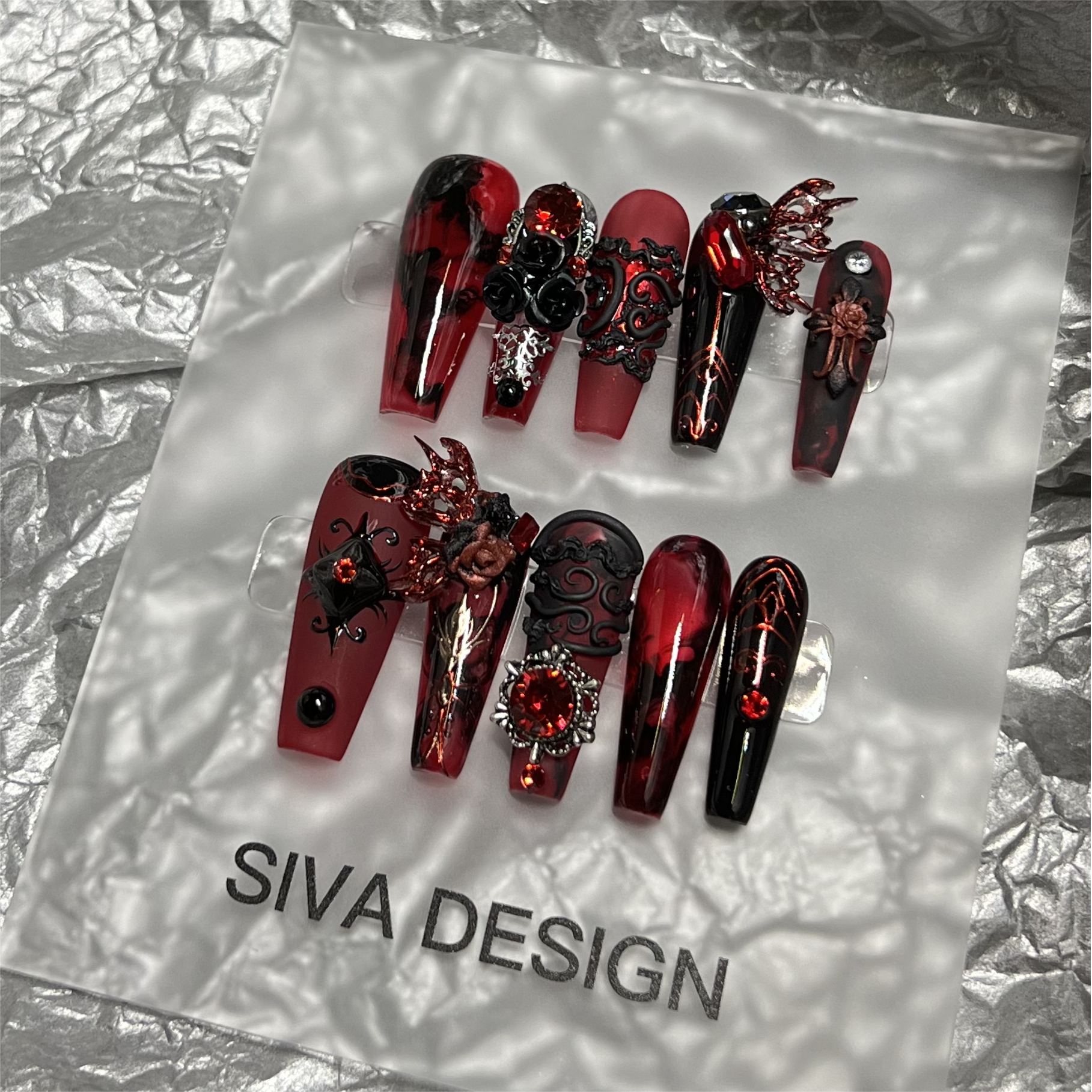 Siva Nail, Sixpence personalisiert, Gothic Romance, handgemachte Nagelpresse