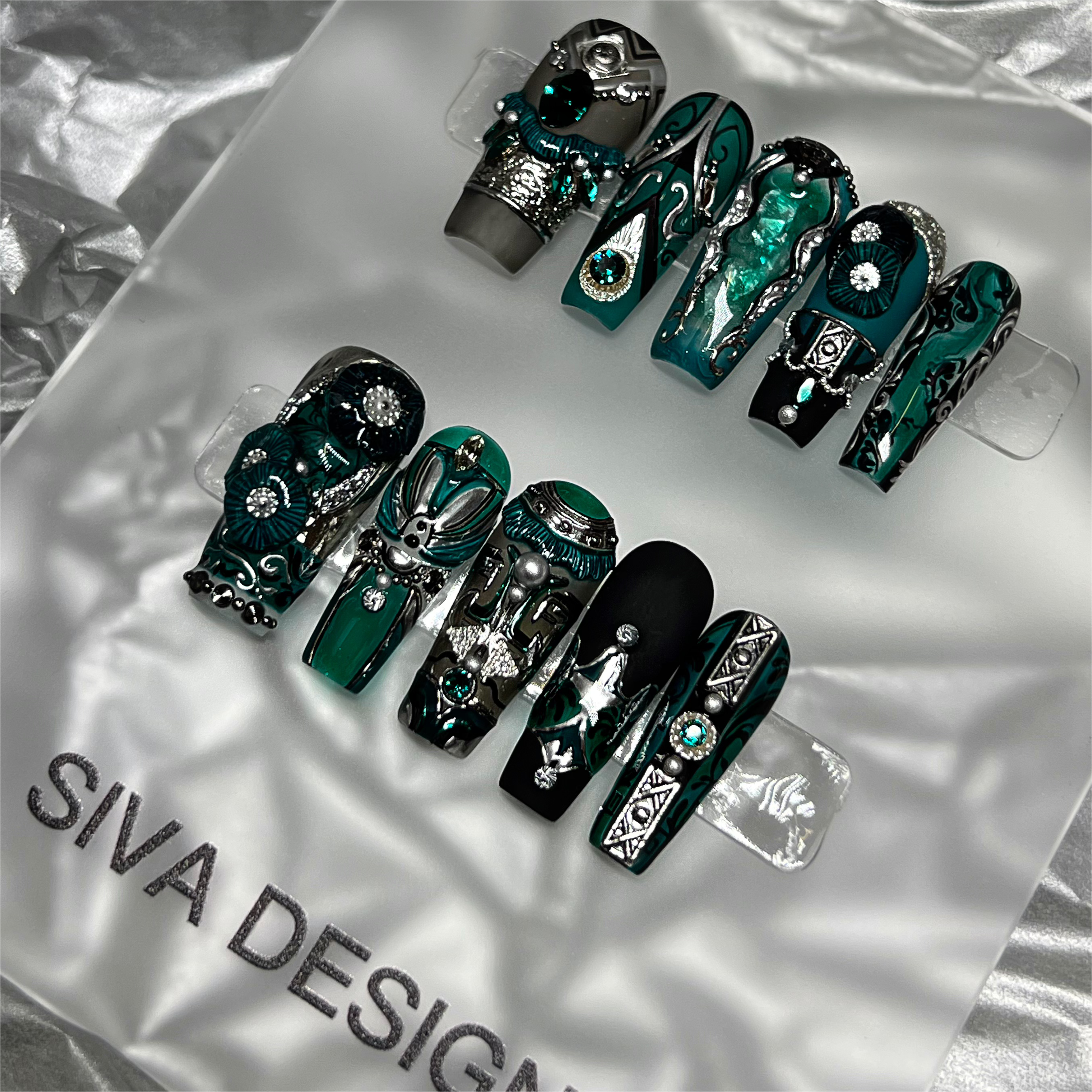 Siva Nail, Smaragdverzauberung, Gothic Handgemachte Nagelpresse