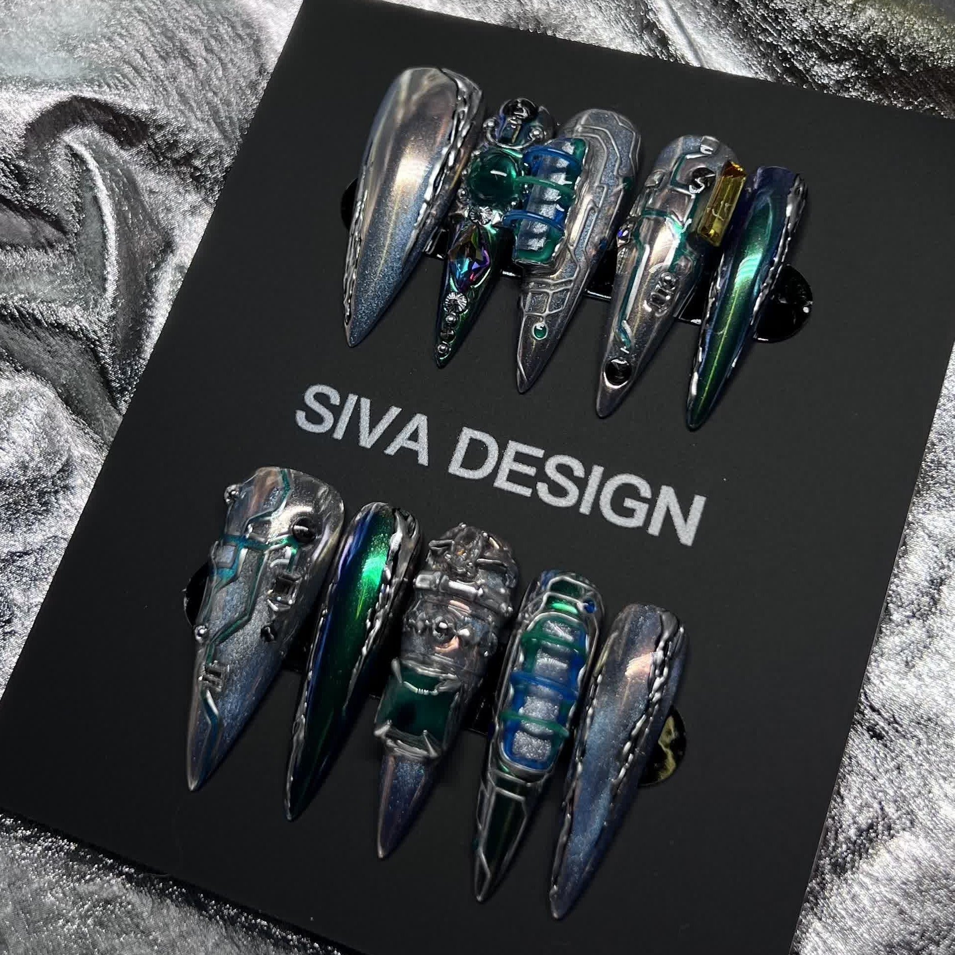 Siva Nail, Cyber ​​Glow, Futuristische handgemachte Nagelpresse