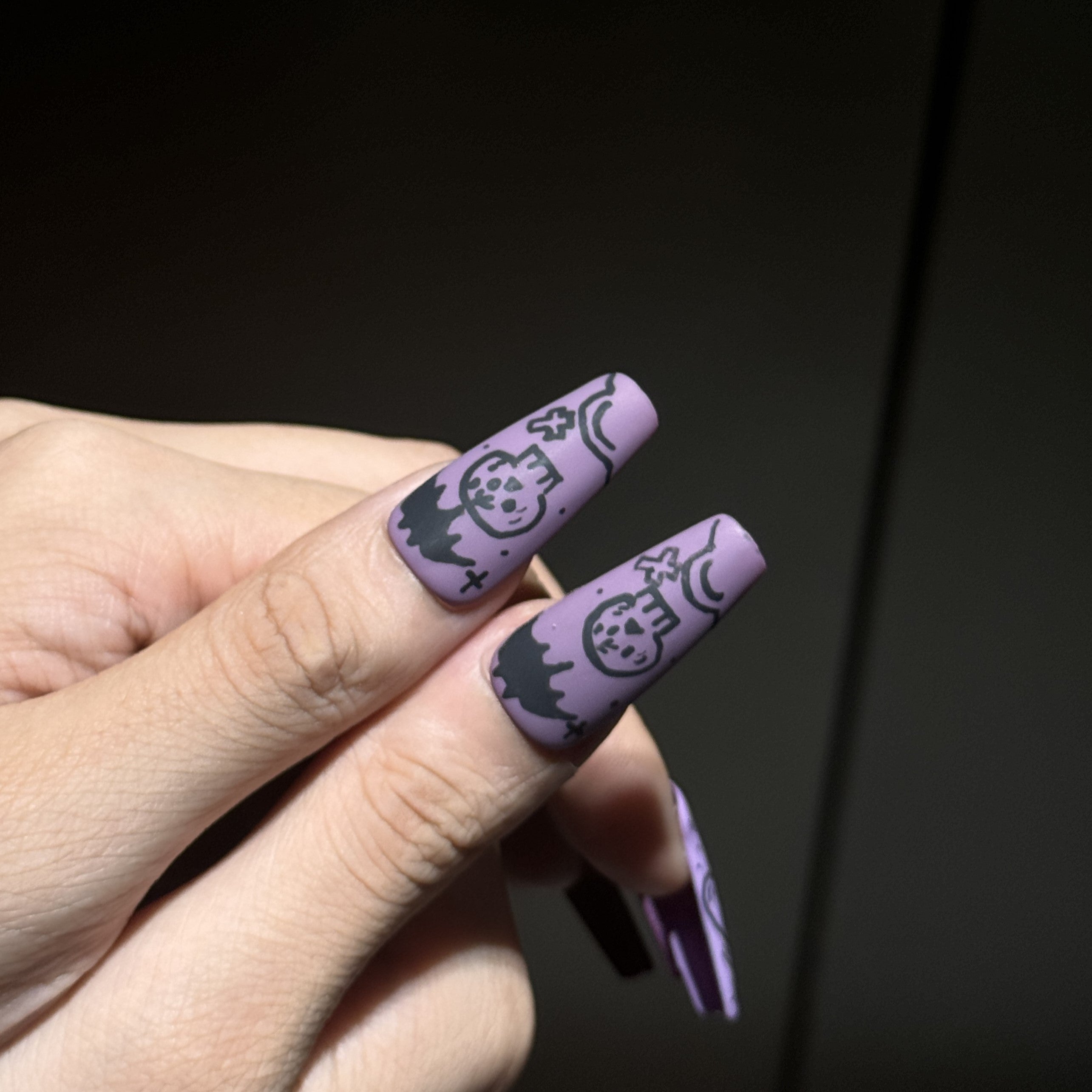 Siva Nail, Gruselige Glyphen, Halloween Vibes, handgemachte Nagelpresse