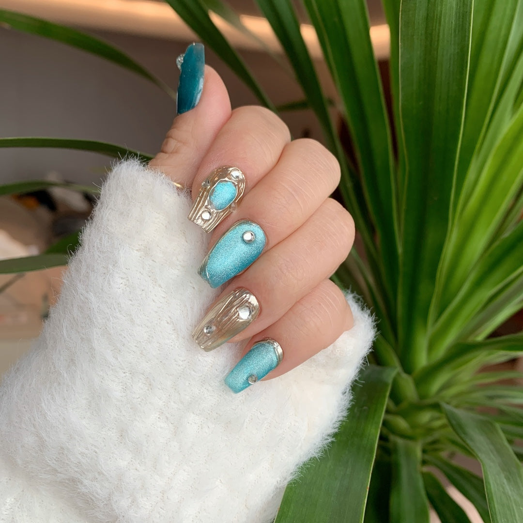 Siva Nail, Seafoam Treasure, Blauer Metallic-Strandglitzer, handgemachte Nagelpresse