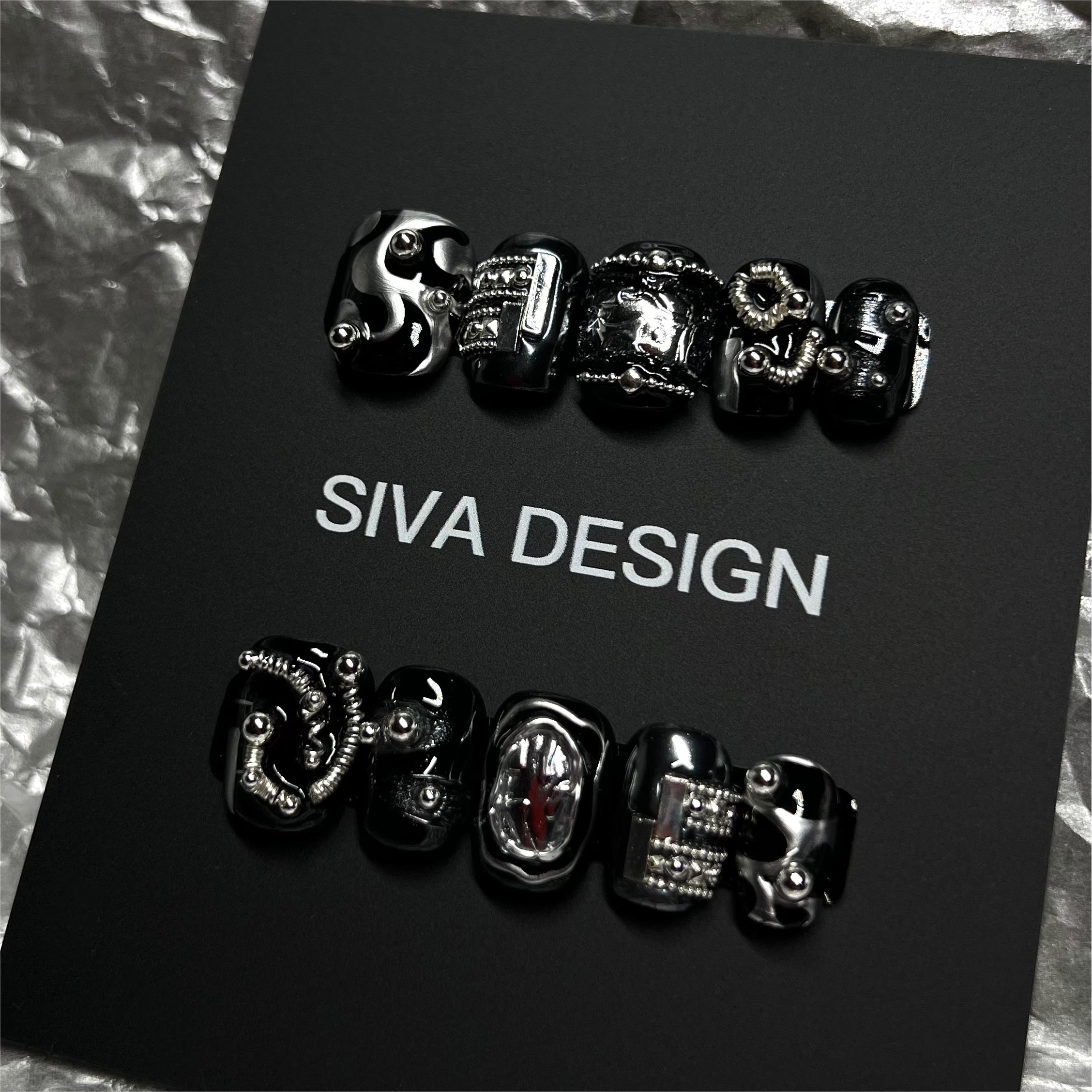 Siva Nail, Dark Oracle, handgemachte Nagelpresse im Metallstil